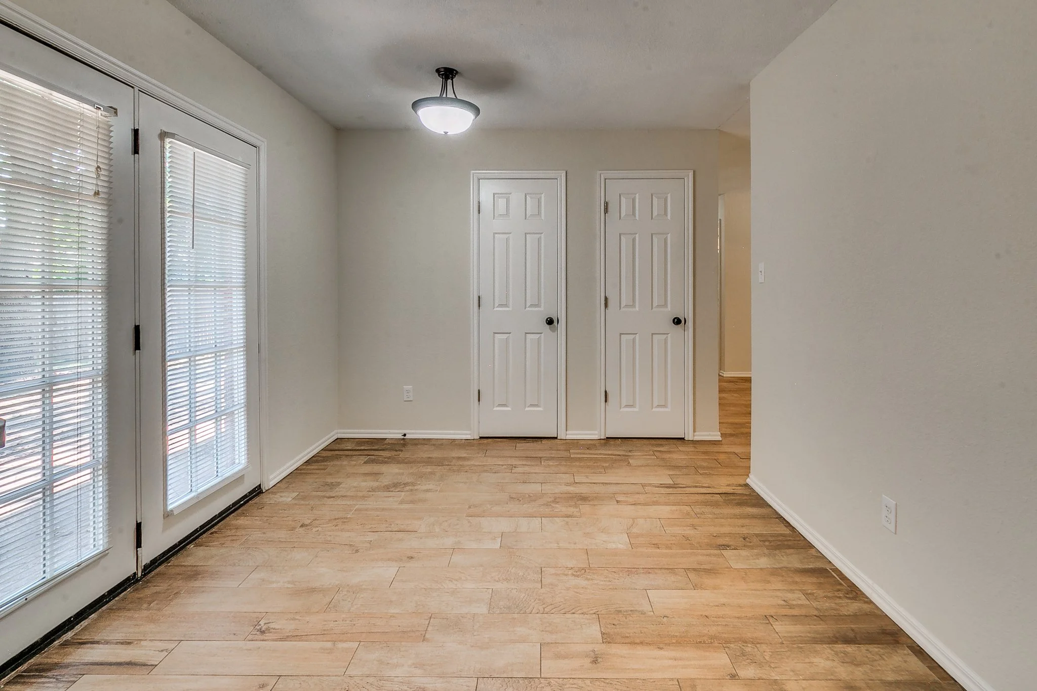 19-web-or-mls-2017 Elmhurst Dr - 19.jpg