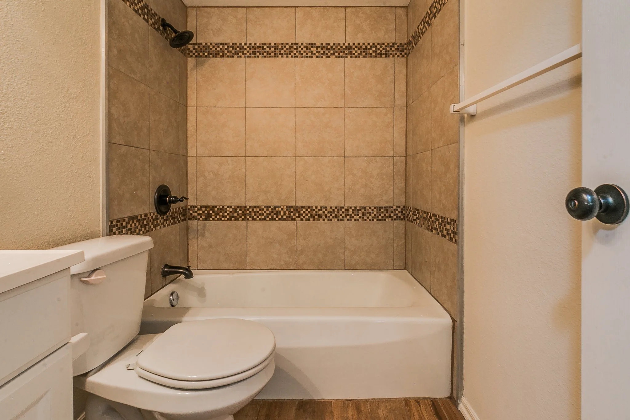 22-web-or-mls-2017 Elmhurst Dr - 22.jpg