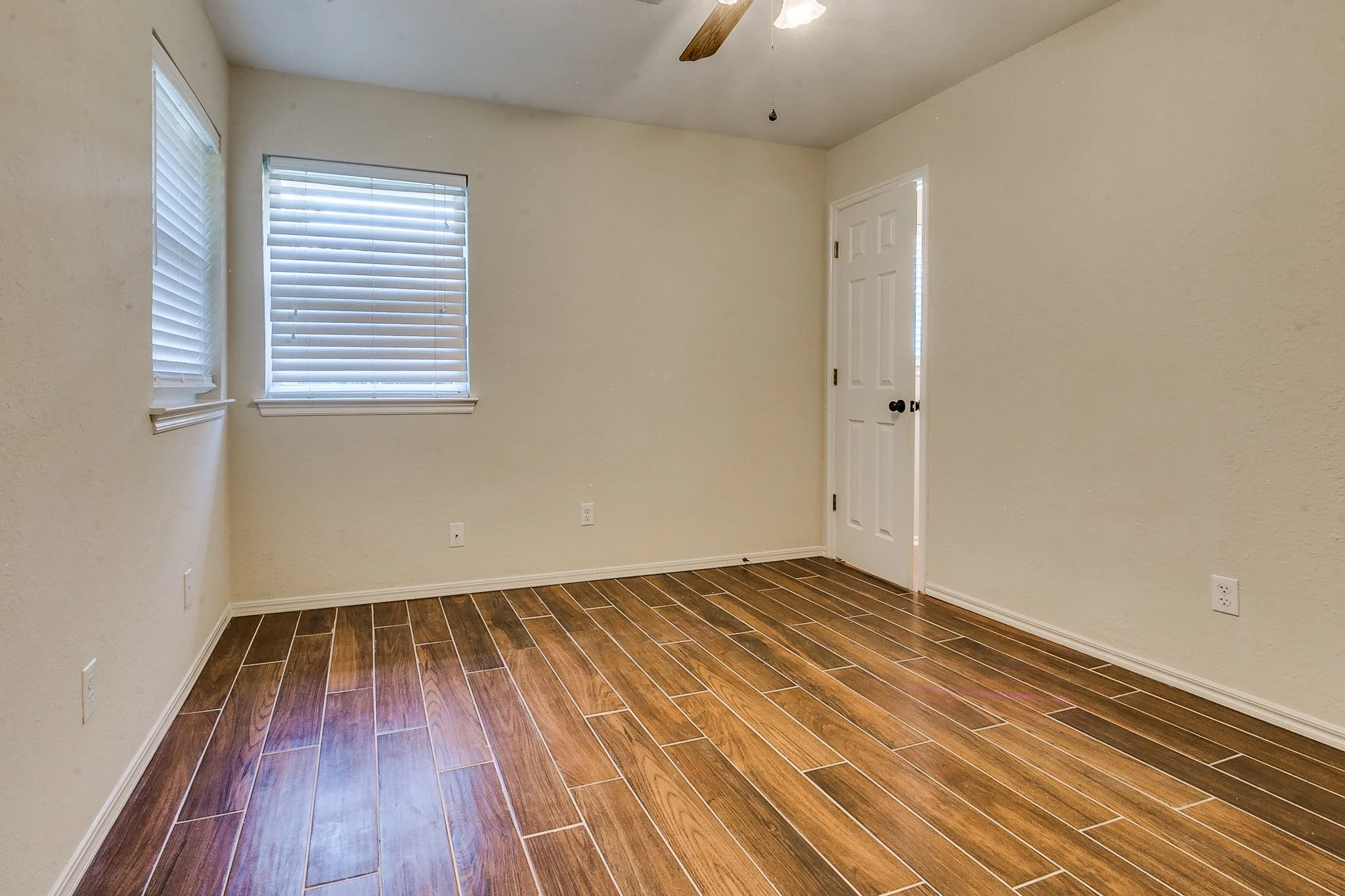 31-web-or-mls-2017 Elmhurst Dr - 31.jpg