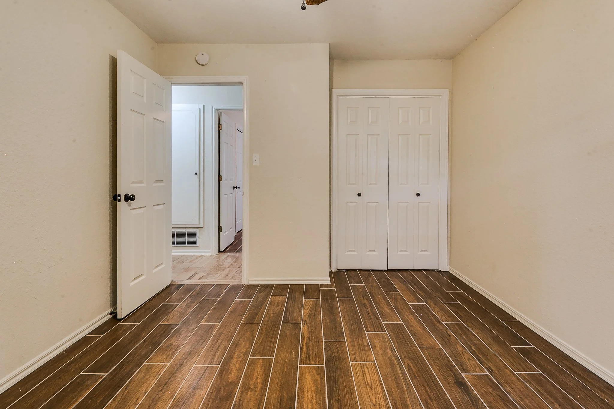 33-web-or-mls-2017 Elmhurst Dr - 33.jpg