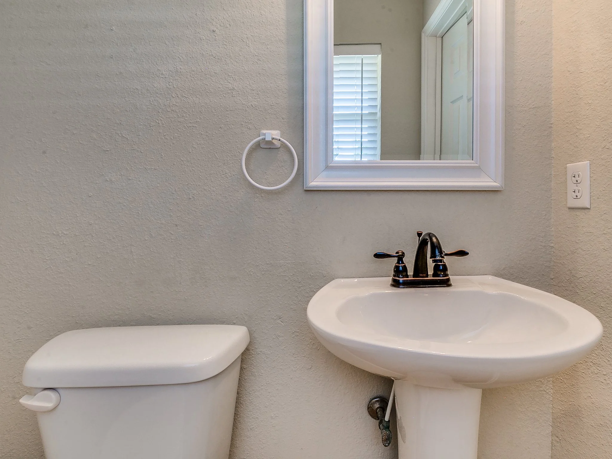 35-web-or-mls-2017 Elmhurst Dr - 35.jpg