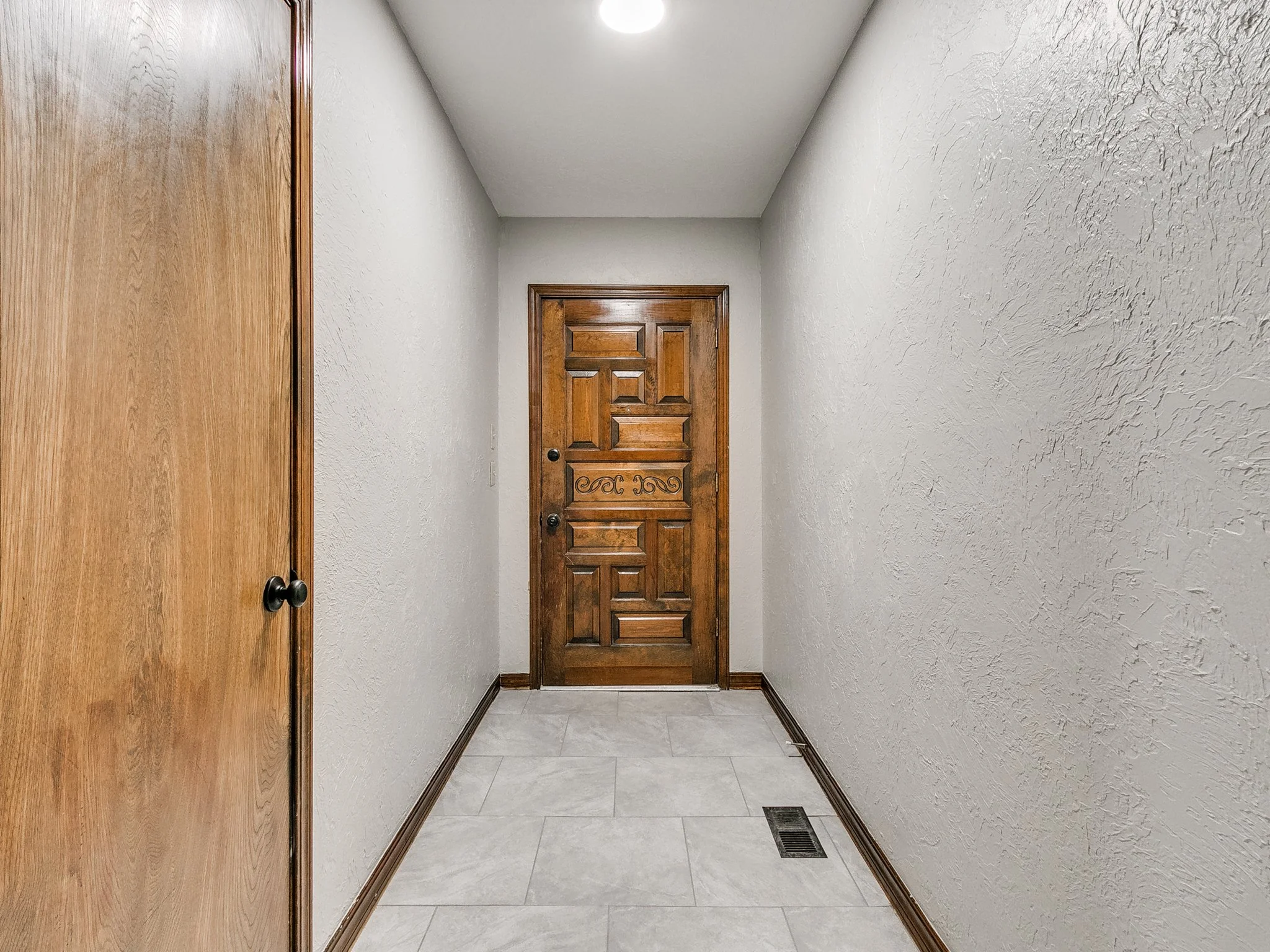 9-web-or-mls-1213 Westbrooke Terr-9.jpg