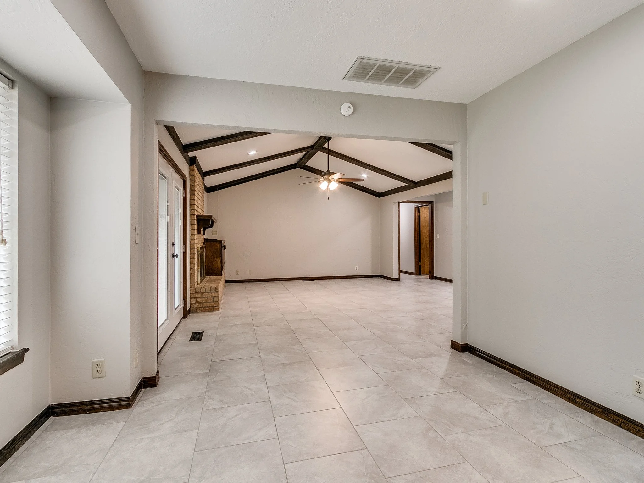 18-web-or-mls-1213 Westbrooke Terr-18.jpg