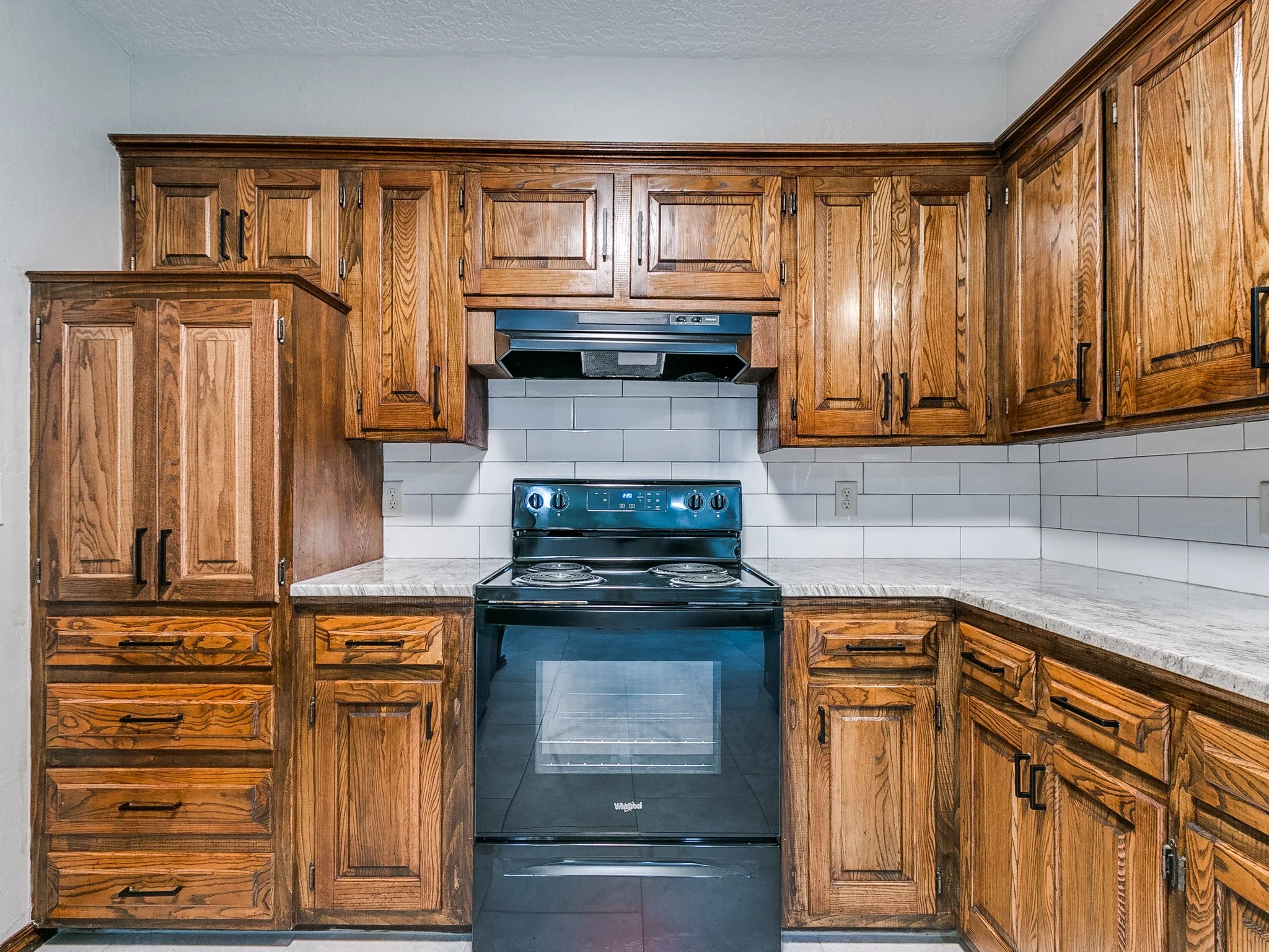 23-web-or-mls-1213 Westbrooke Terr-23.jpg