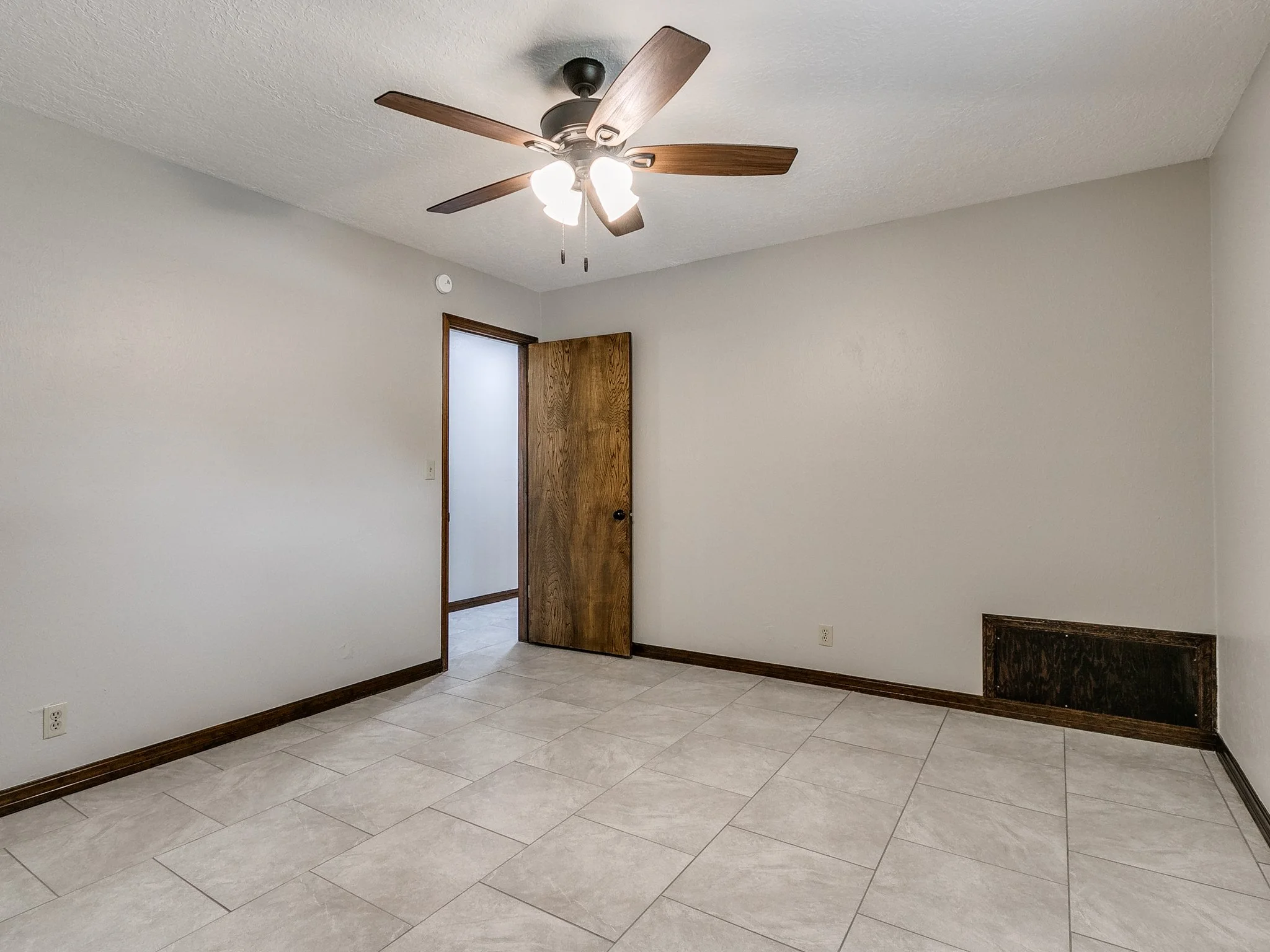 29-web-or-mls-1213 Westbrooke Terr-29.jpg