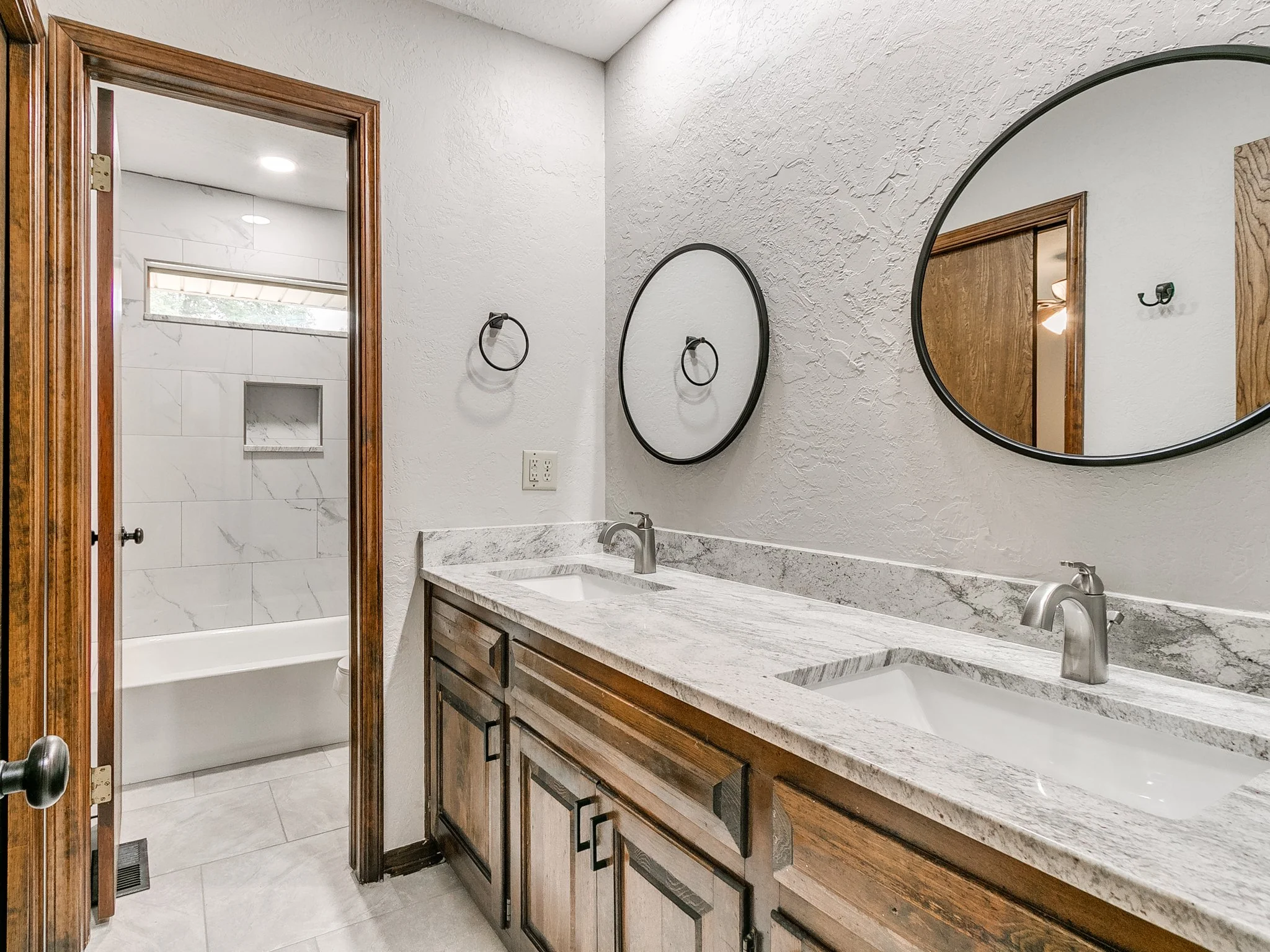 31-web-or-mls-1213 Westbrooke Terr-31.jpg