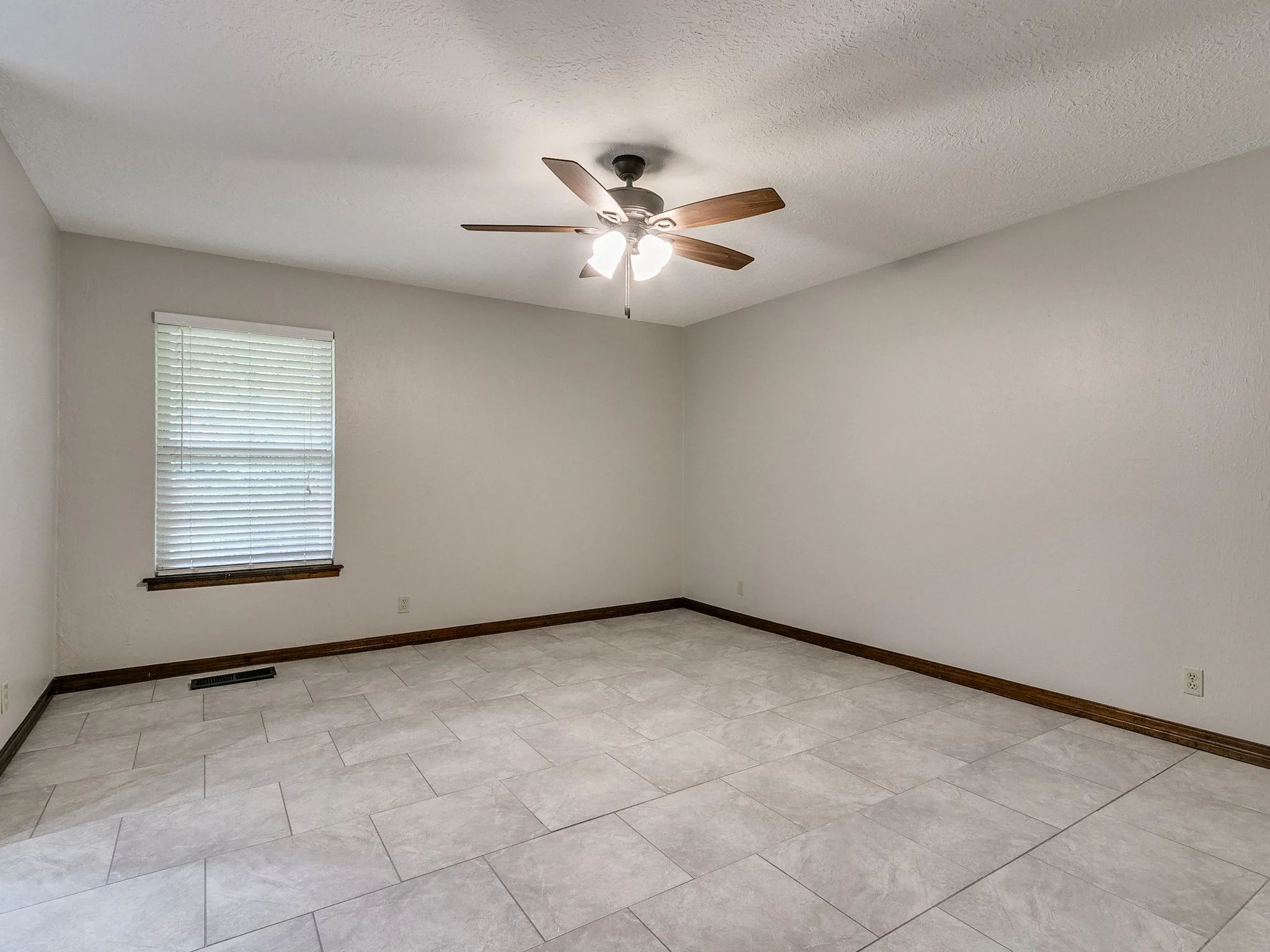39-web-or-mls-1213 Westbrooke Terr-39.jpg