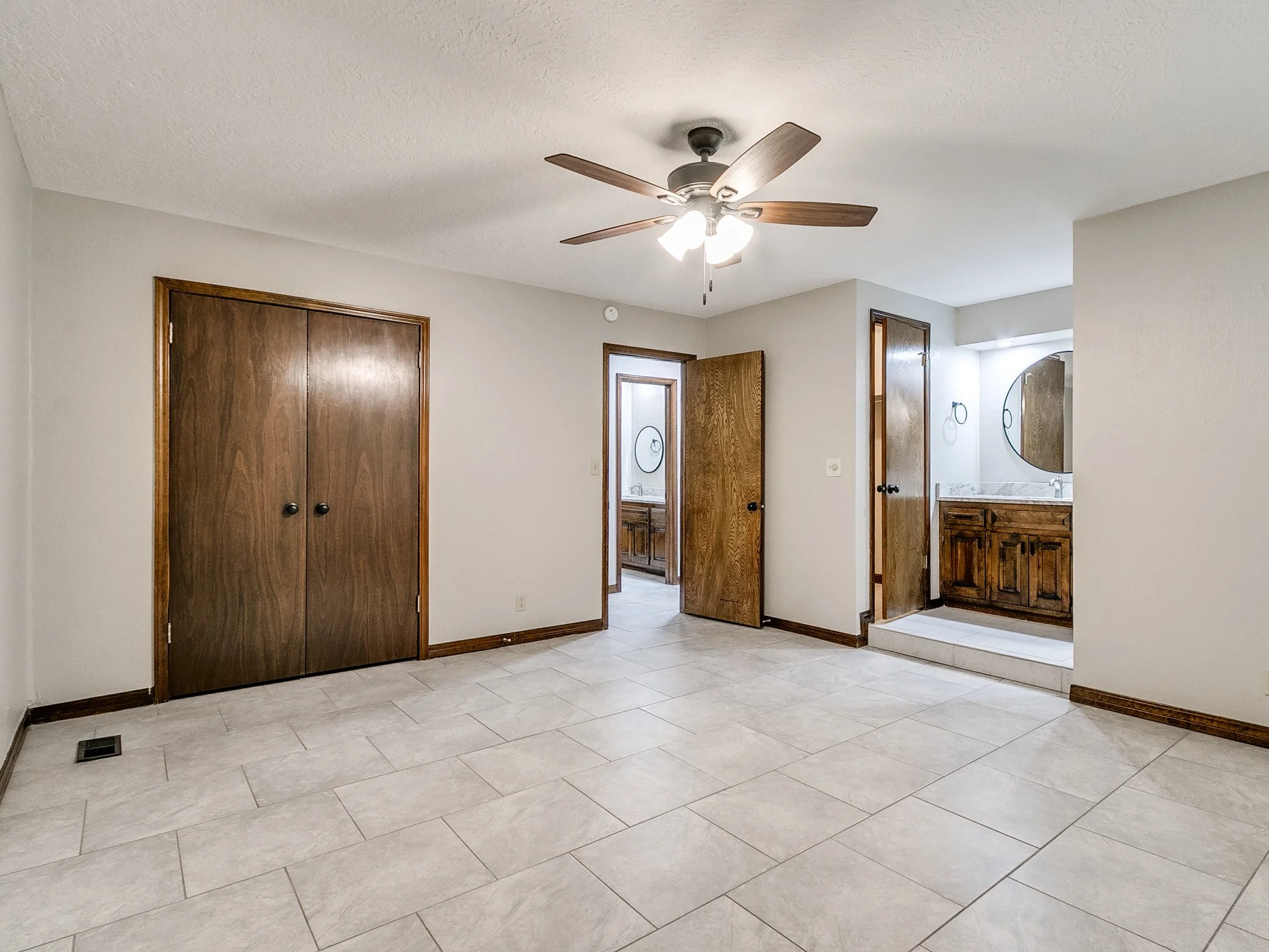 41-web-or-mls-1213 Westbrooke Terr-41.jpg