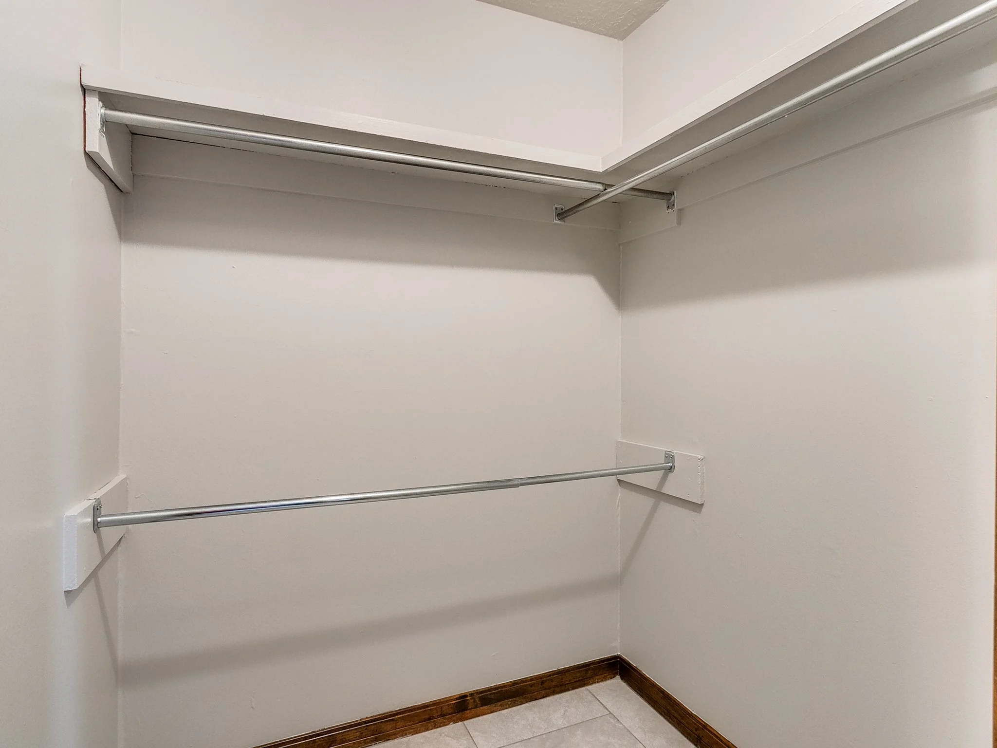 47-web-or-mls-1213 Westbrooke Terr-47.jpg