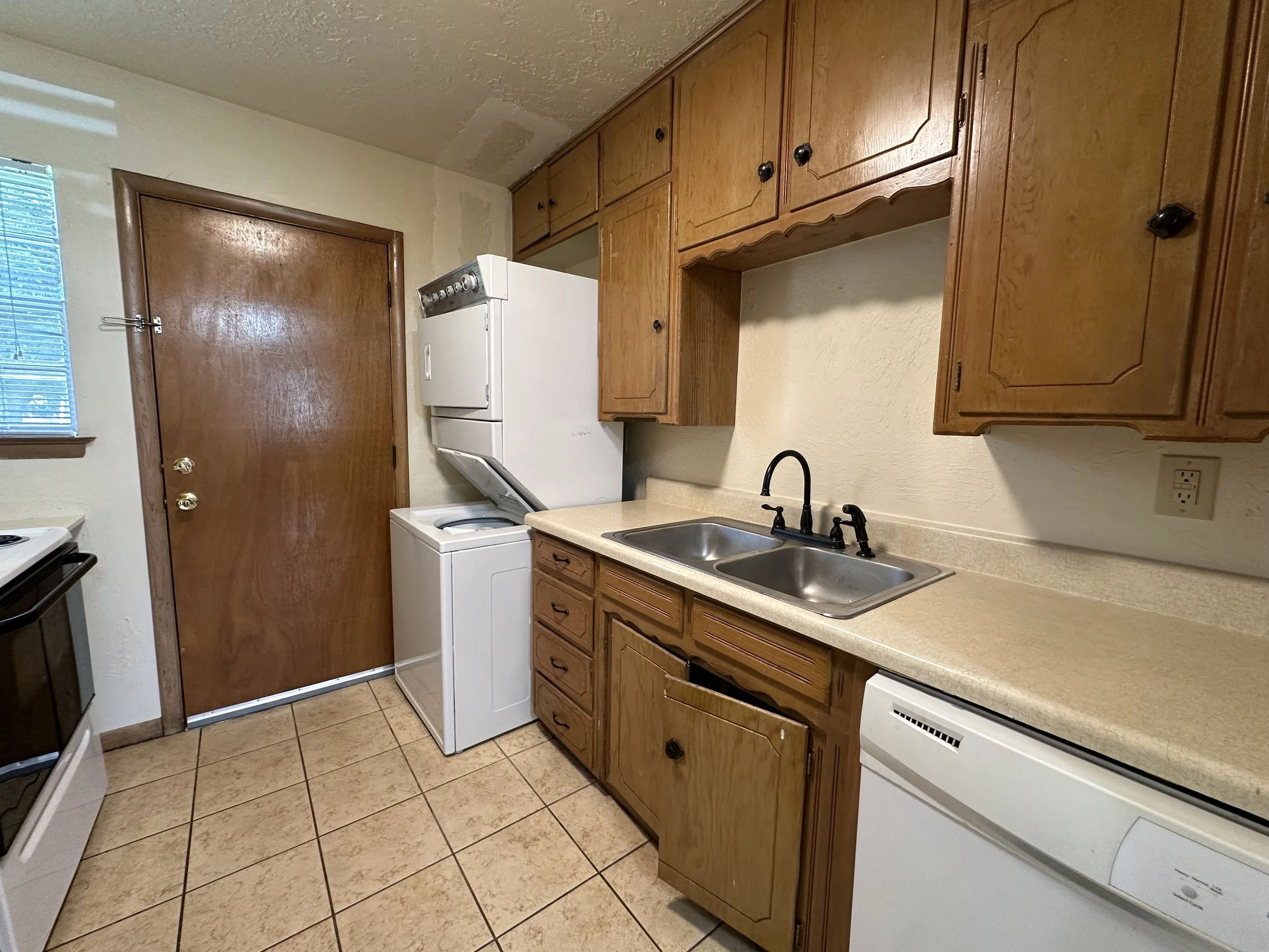 2033 Delaware-7.jpeg