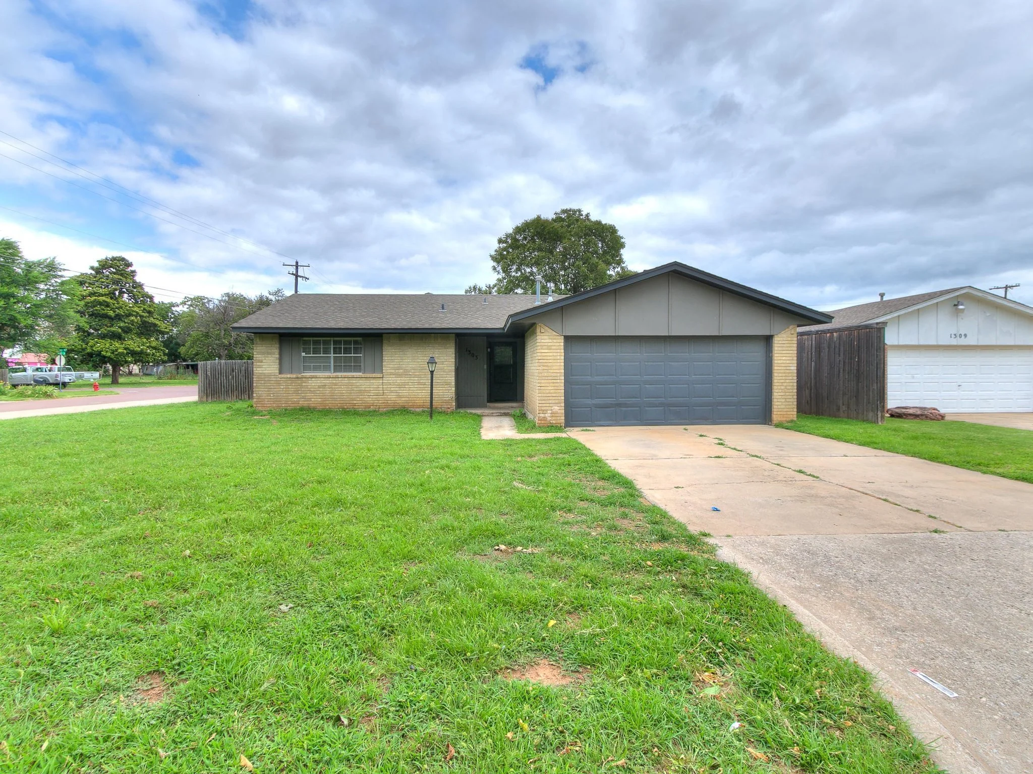 1-web-or-mls-1303 Homeland Ave-18.jpg