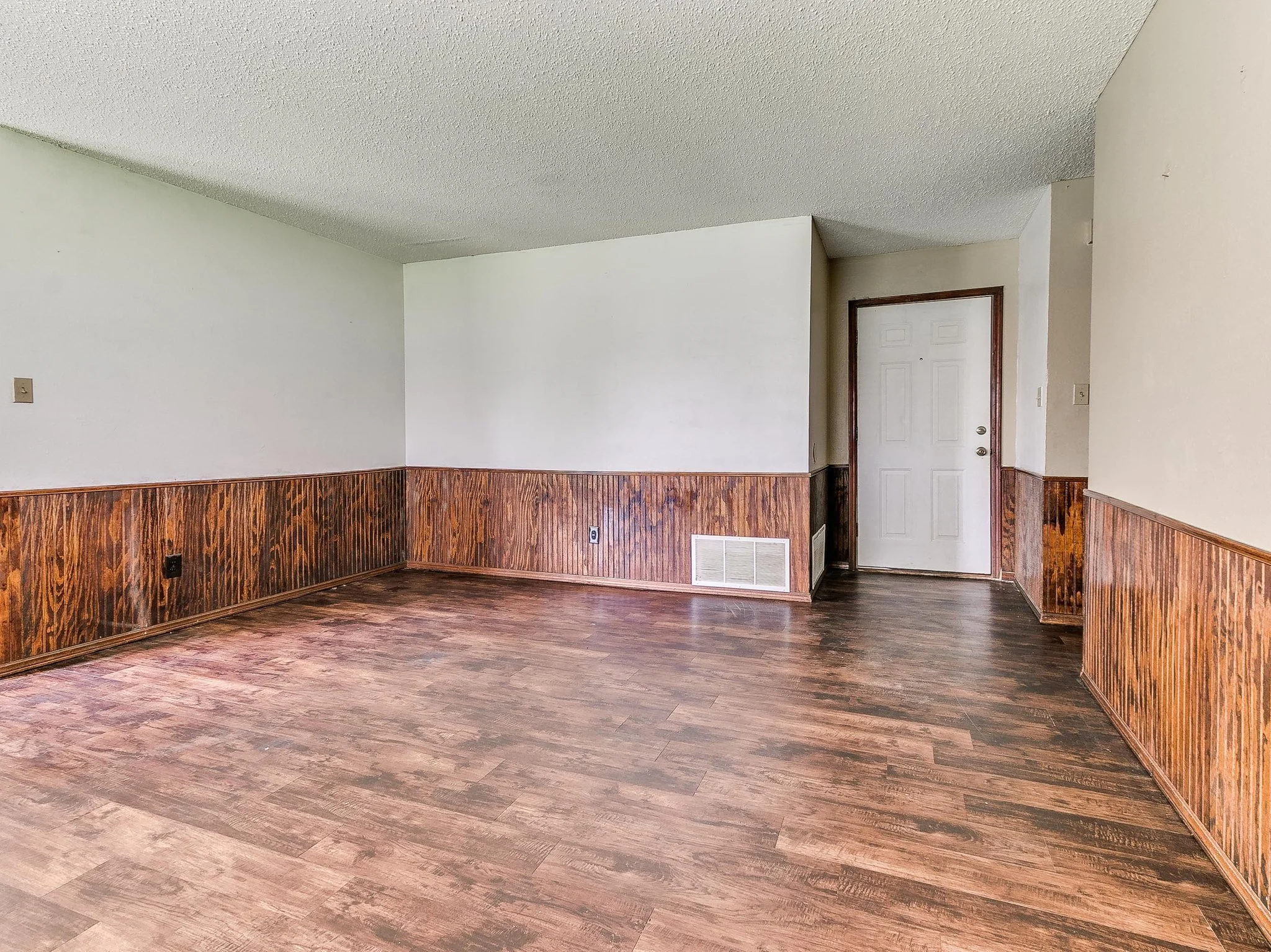 24-web-or-mls-1303 Homeland Ave-25.jpg