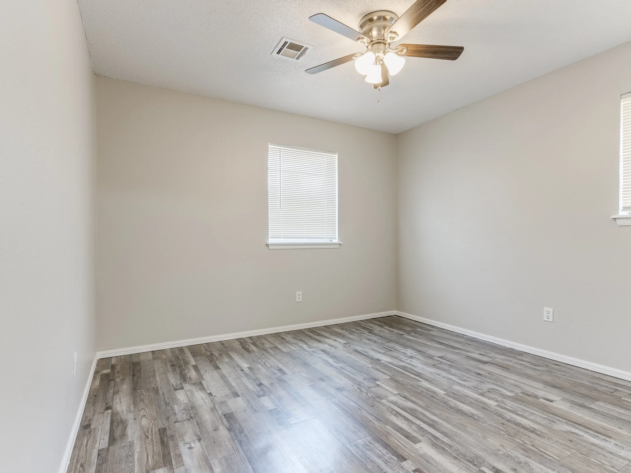 17-web-or-mls-1305 Boyd St-MLS-18.jpg