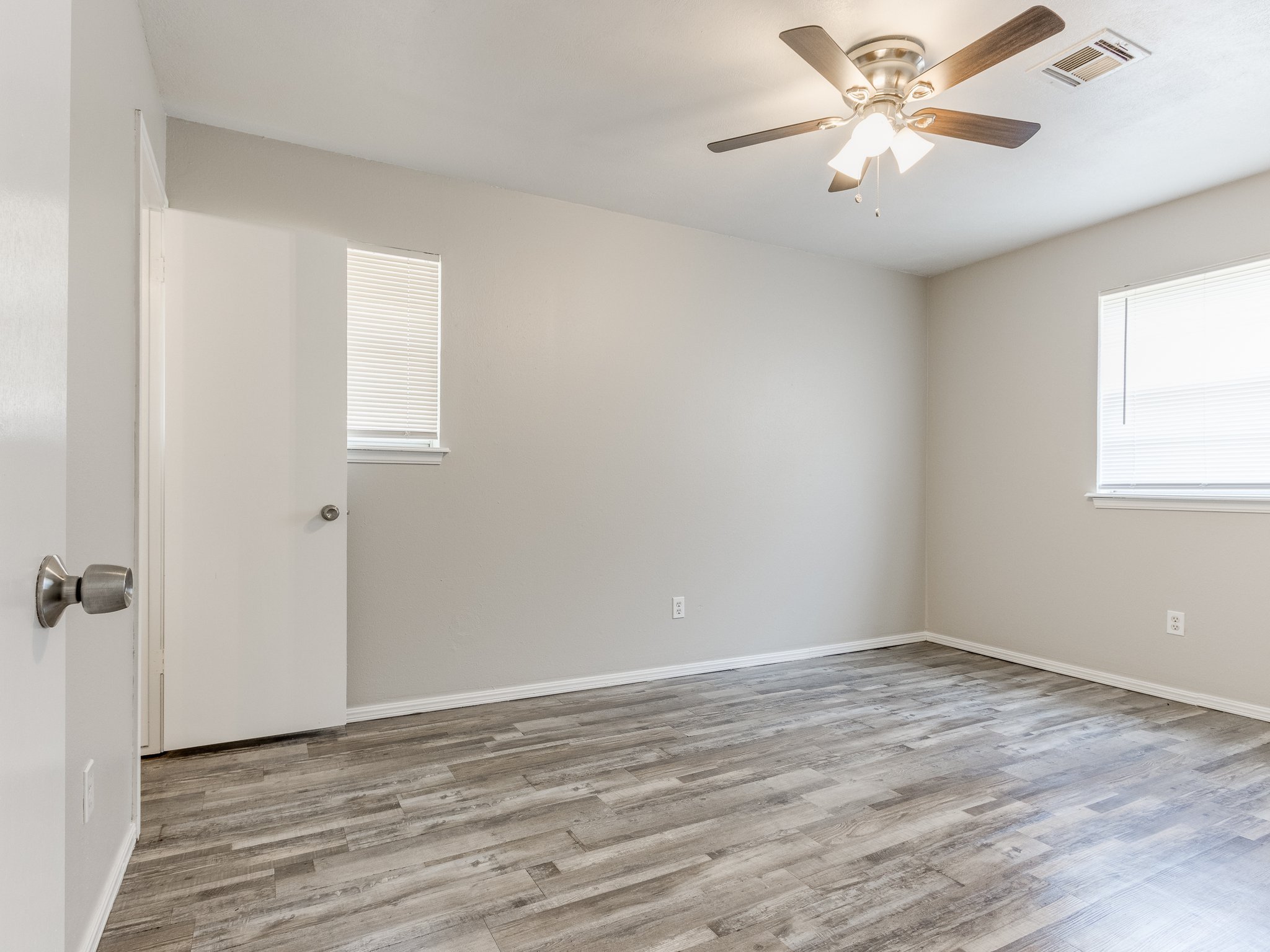 19-web-or-mls-1305 Boyd St-MLS-20.jpg