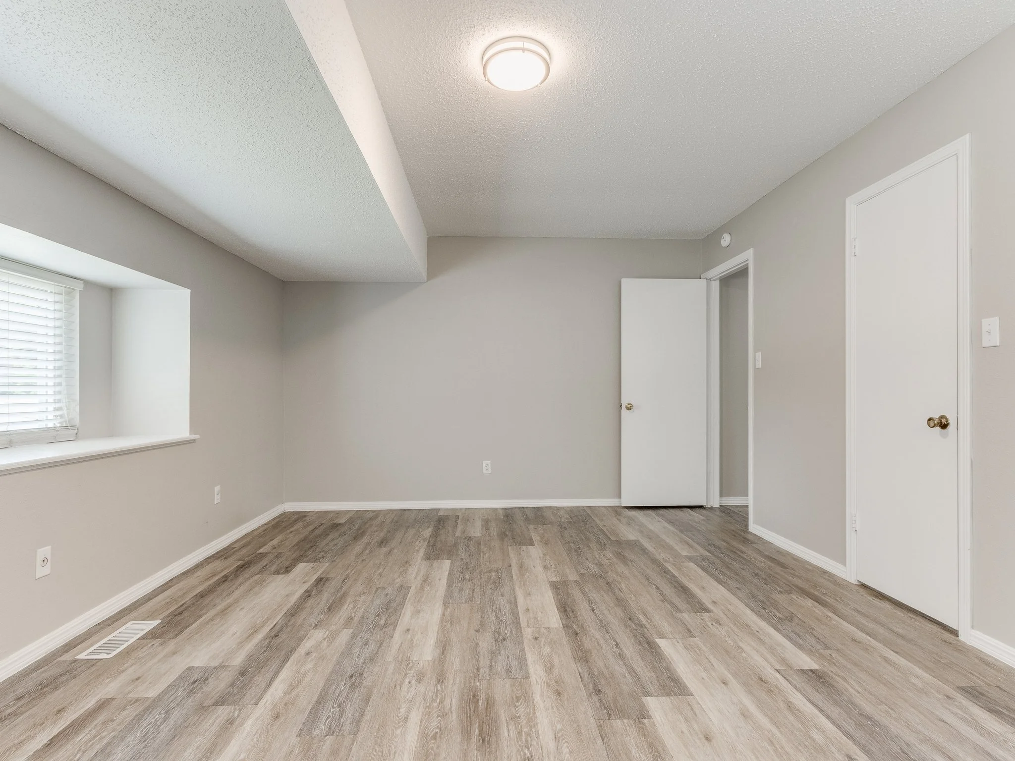 13-web-or-mls-339 Rosewood Dr-MLS-14.jpg