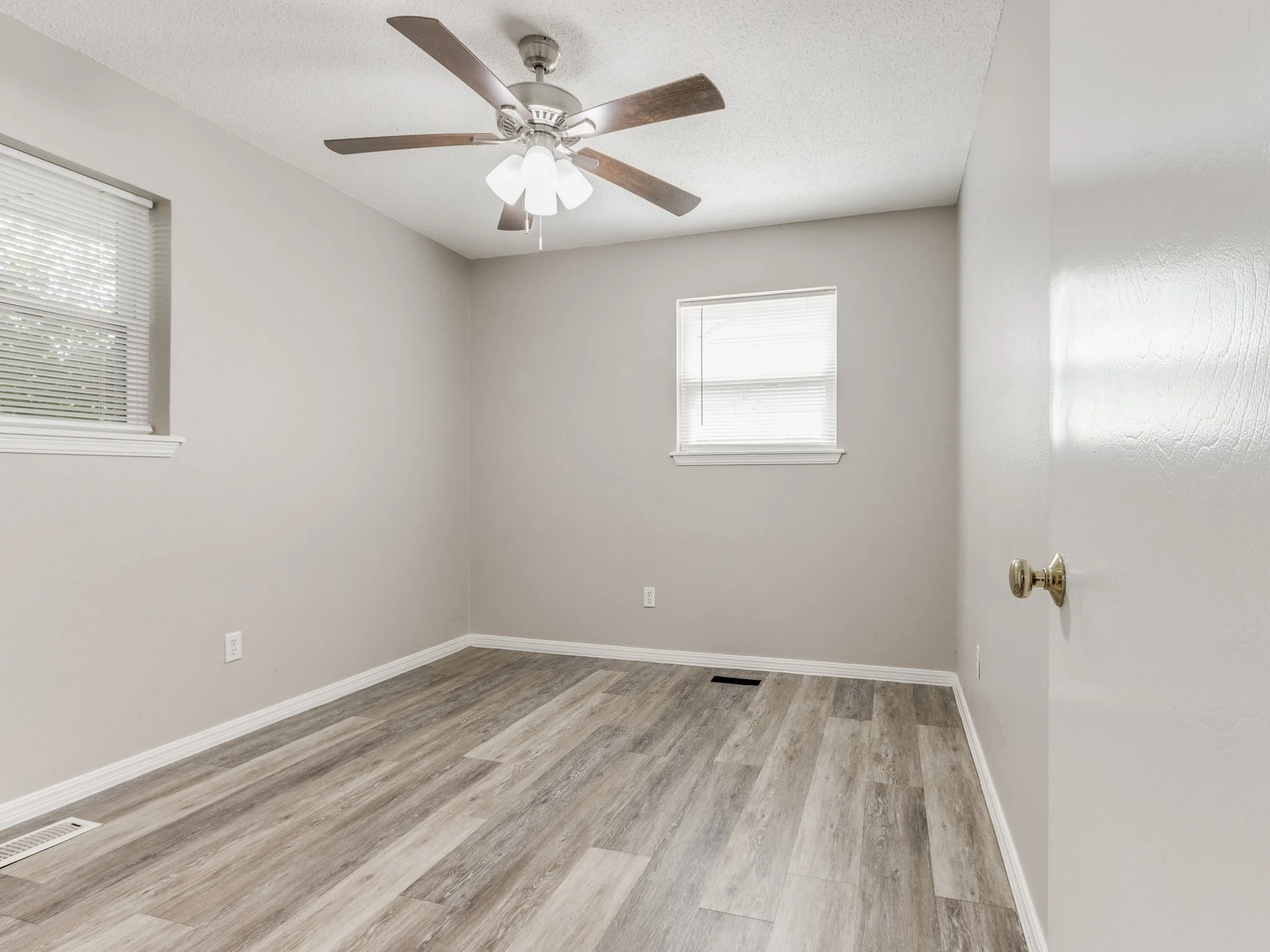 23-web-or-mls-339 Rosewood Dr-MLS-24.jpg