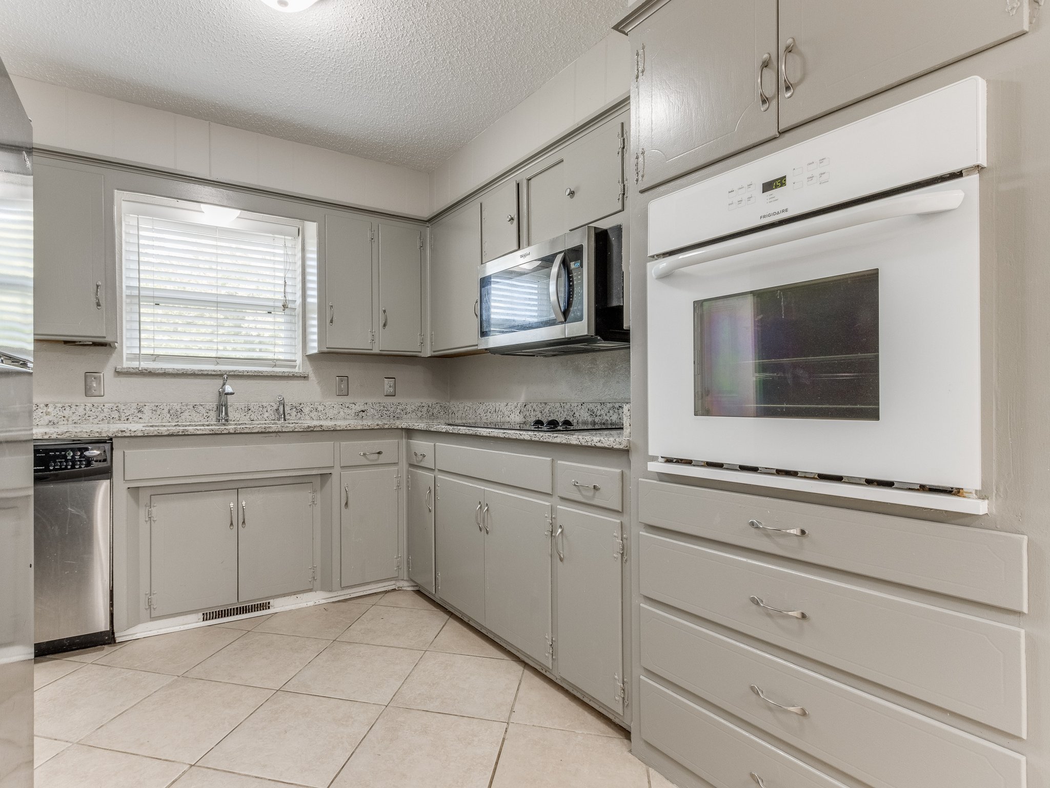 39-web-or-mls-339 Rosewood Dr-MLS-40.jpg