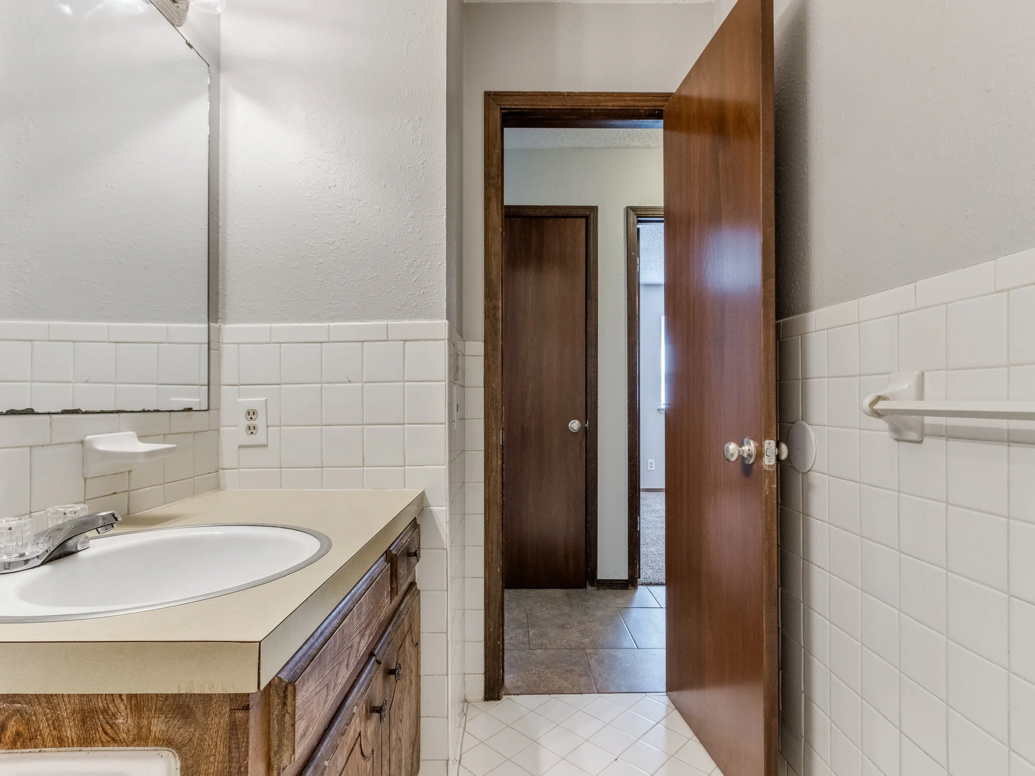 14-web-or-mls-822 Russell Cir-MLS-15.jpg