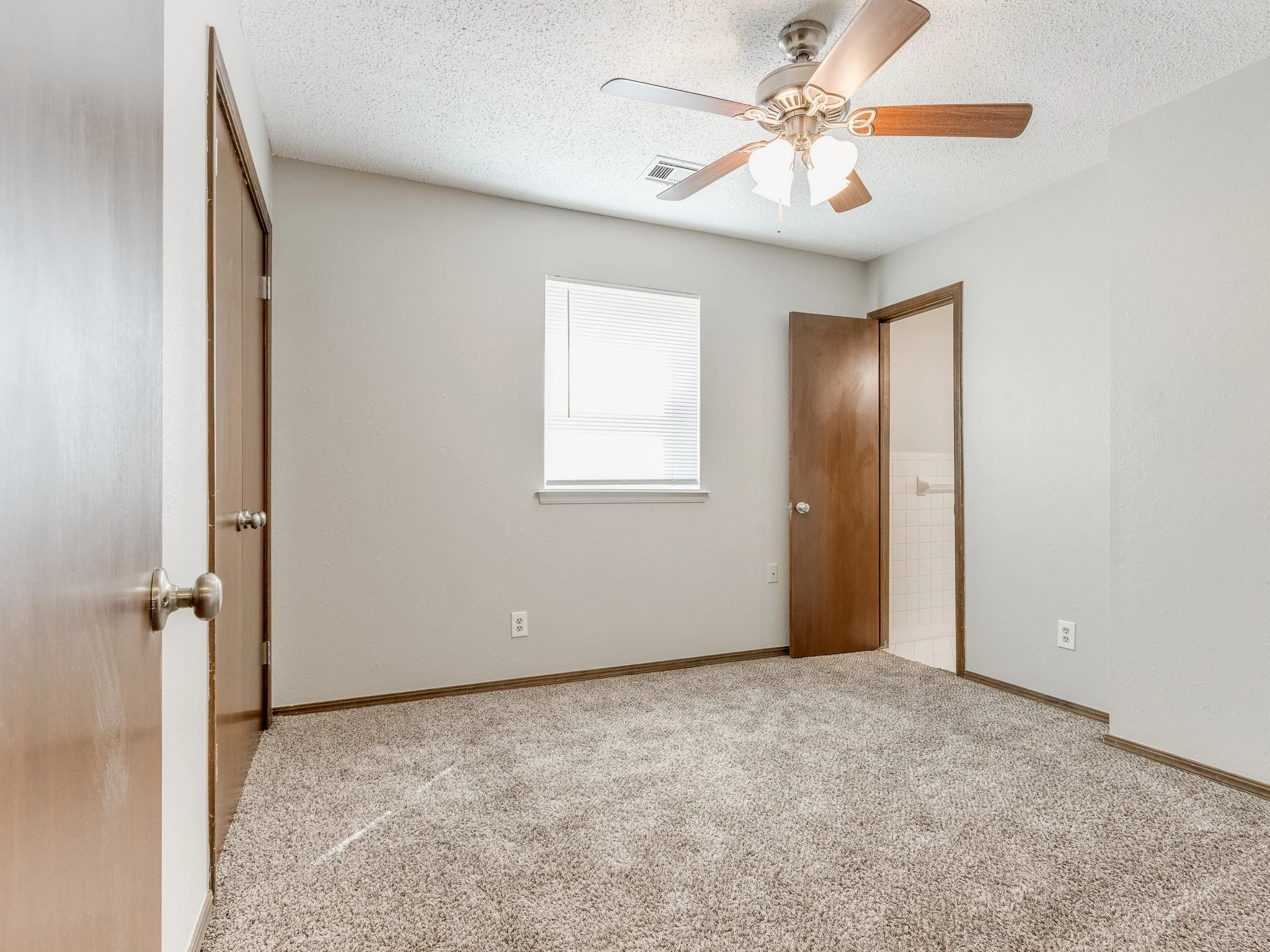 15-web-or-mls-822 Russell Cir-MLS-16.jpg