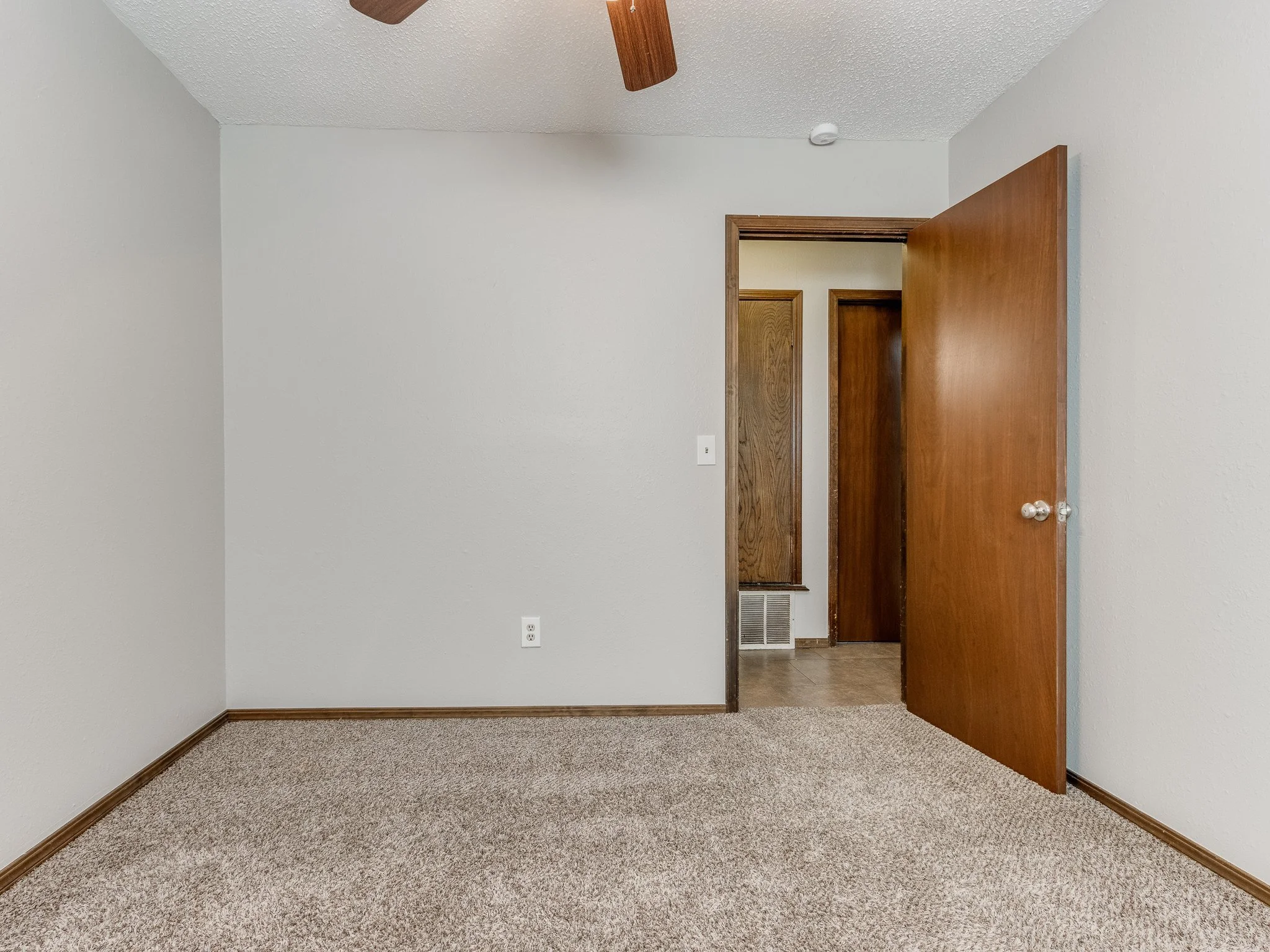 16-web-or-mls-822 Russell Cir-MLS-17.jpg