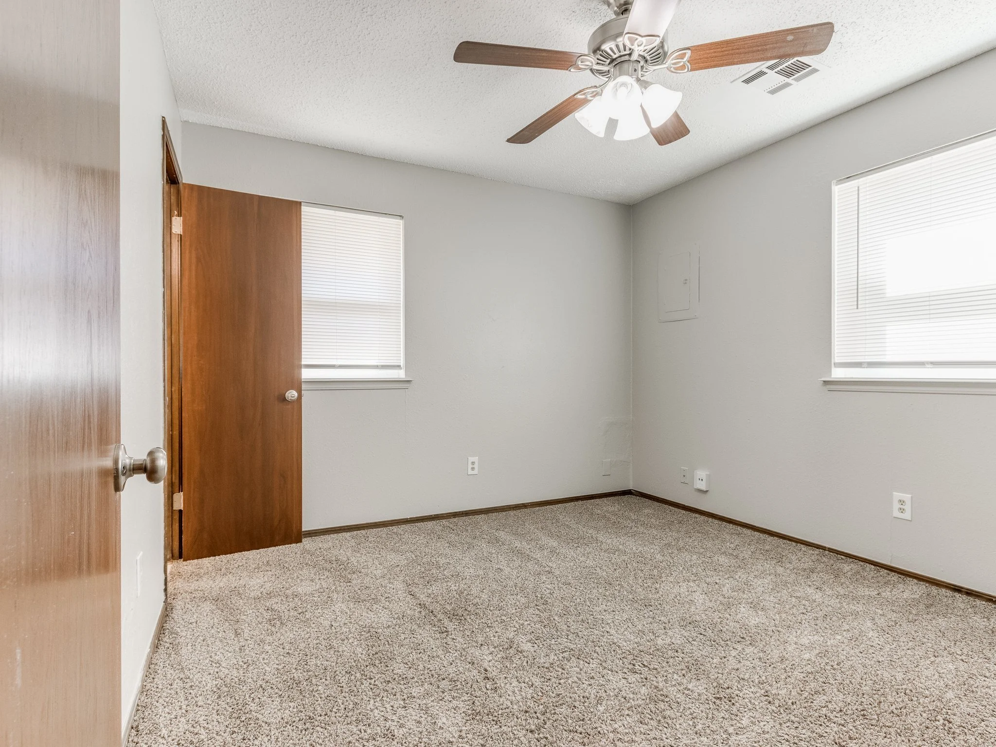 20-web-or-mls-822 Russell Cir-MLS-21.jpg