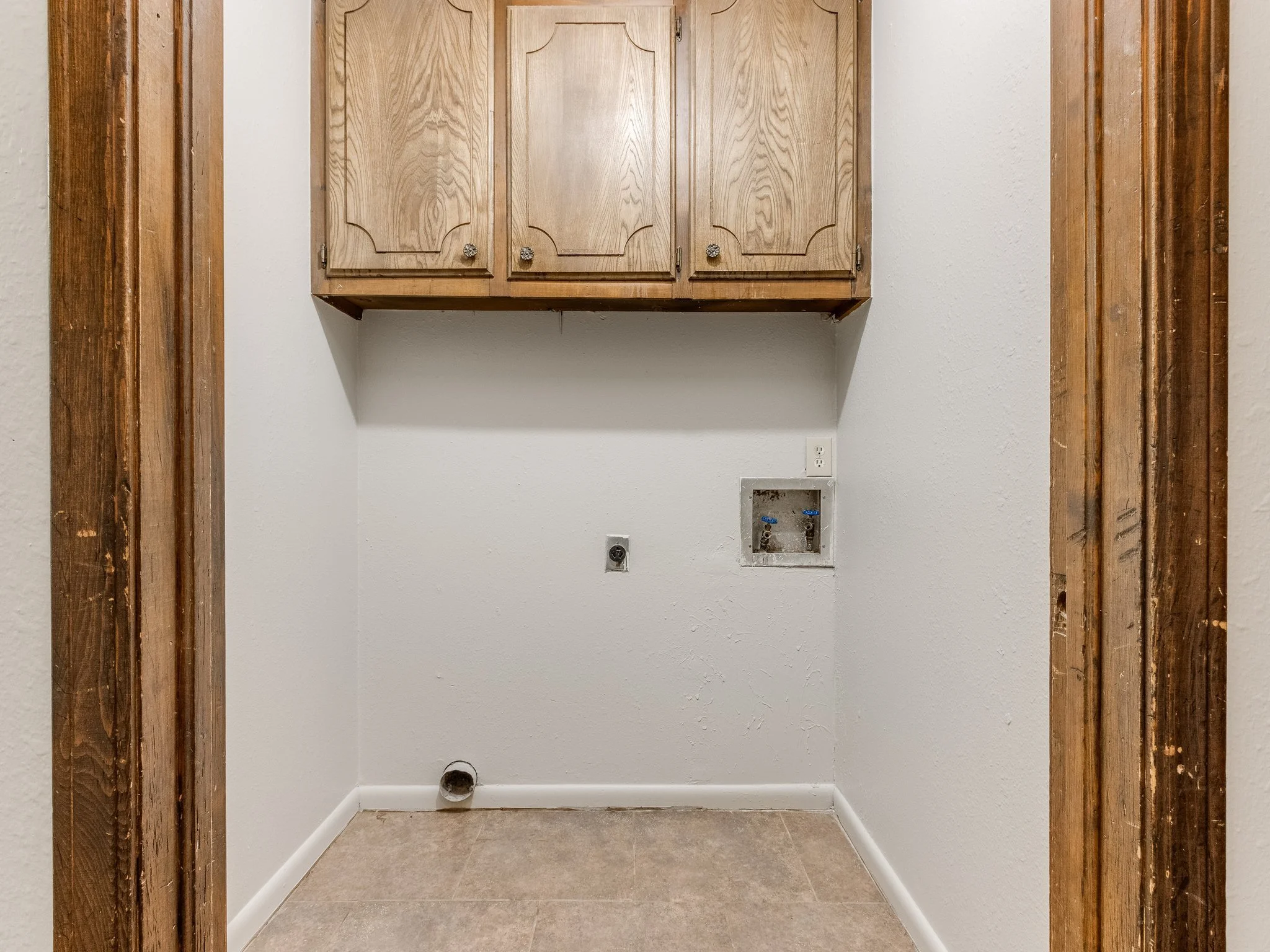 22-web-or-mls-822 Russell Cir-MLS-23.jpg