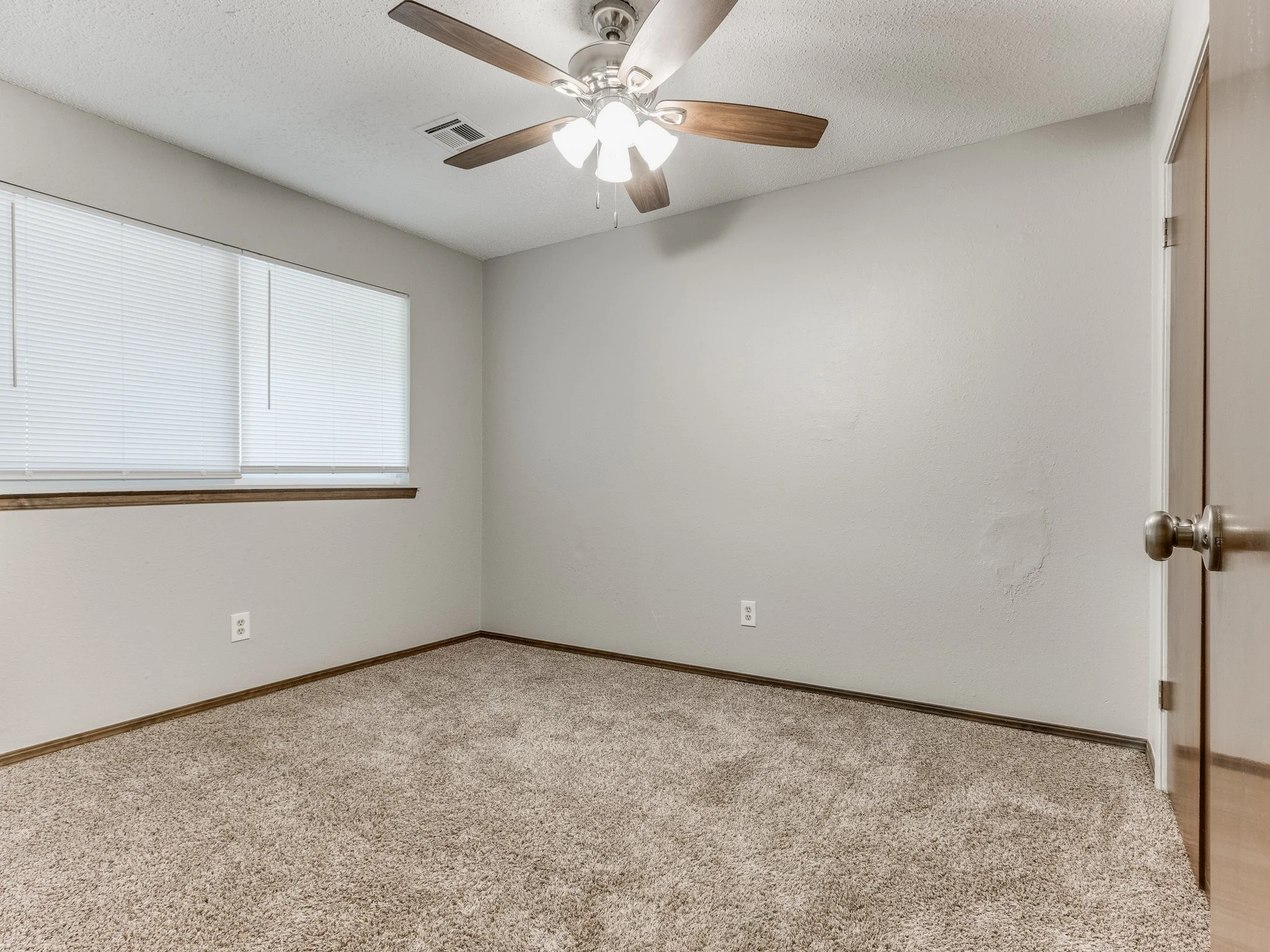 23-web-or-mls-822 Russell Cir-MLS-24.jpg