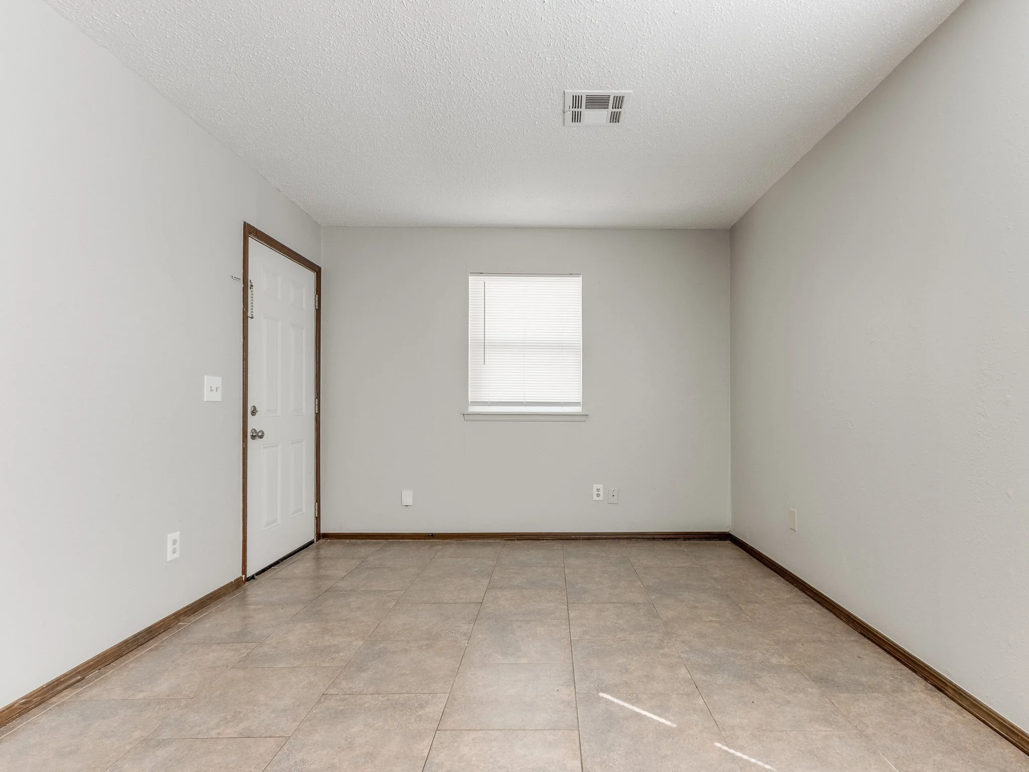 27-web-or-mls-822 Russell Cir-MLS-28.jpg