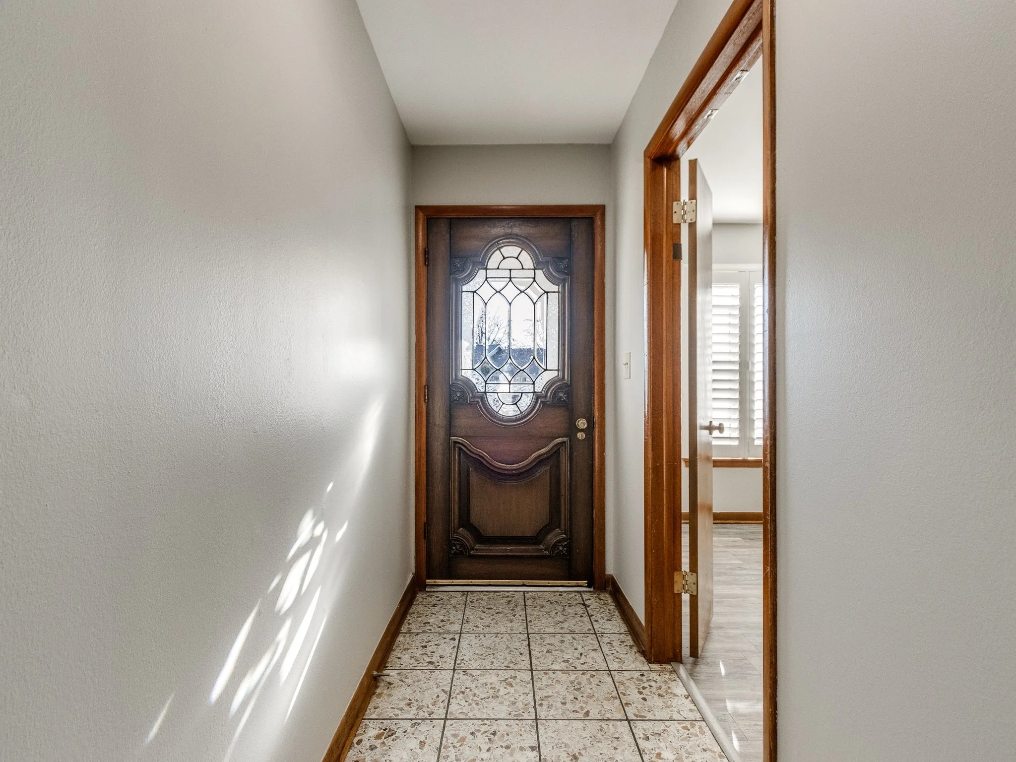 15-web-or-mls-421 Foreman Ave-15.jpg