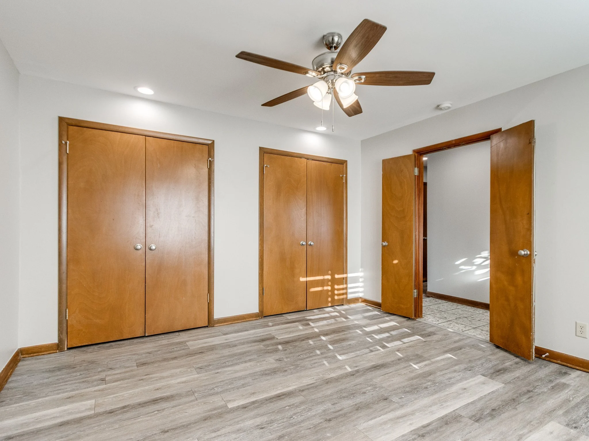 18-web-or-mls-421 Foreman Ave-18.jpg
