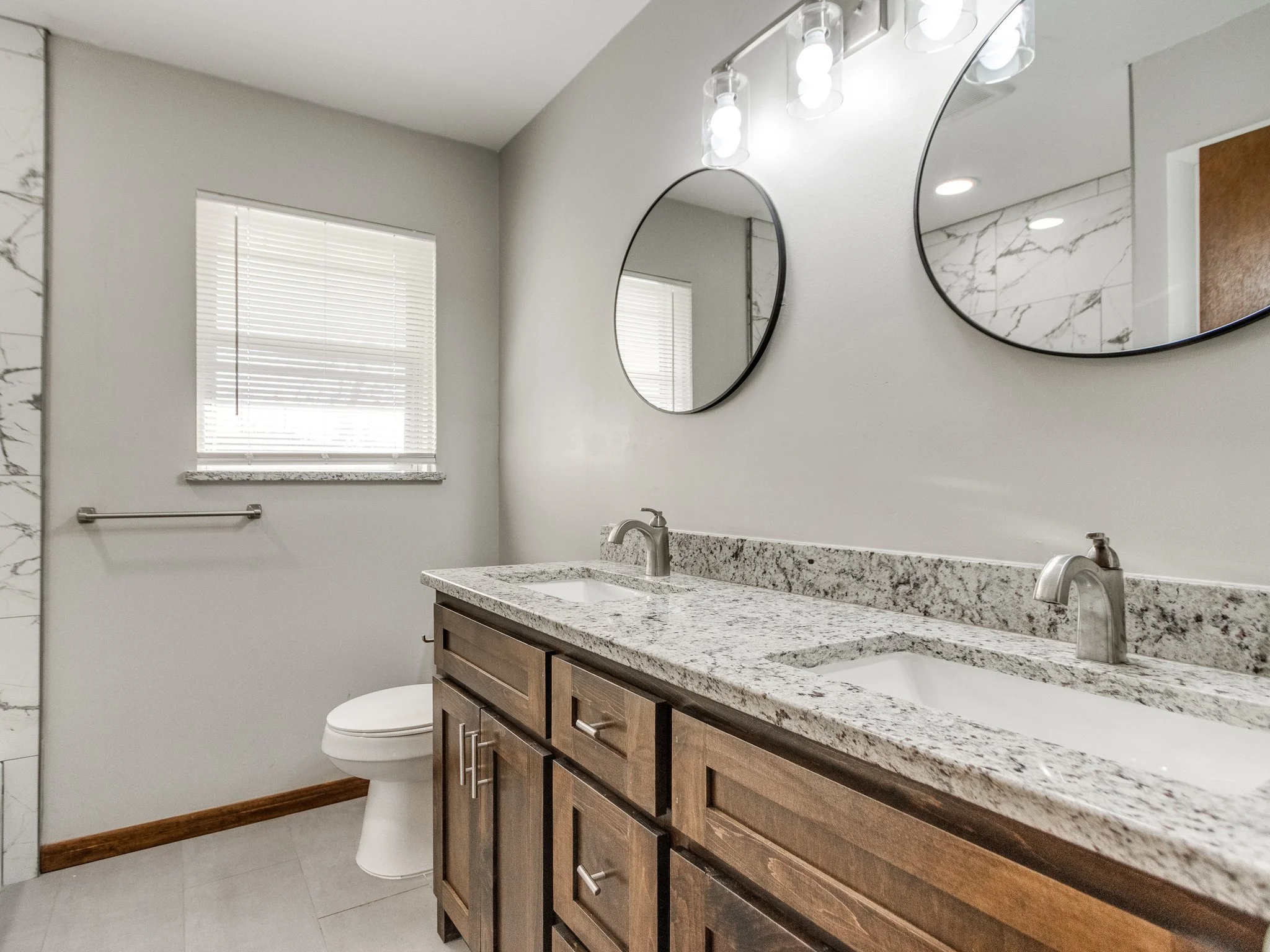 20-web-or-mls-421 Foreman Ave-20.jpg