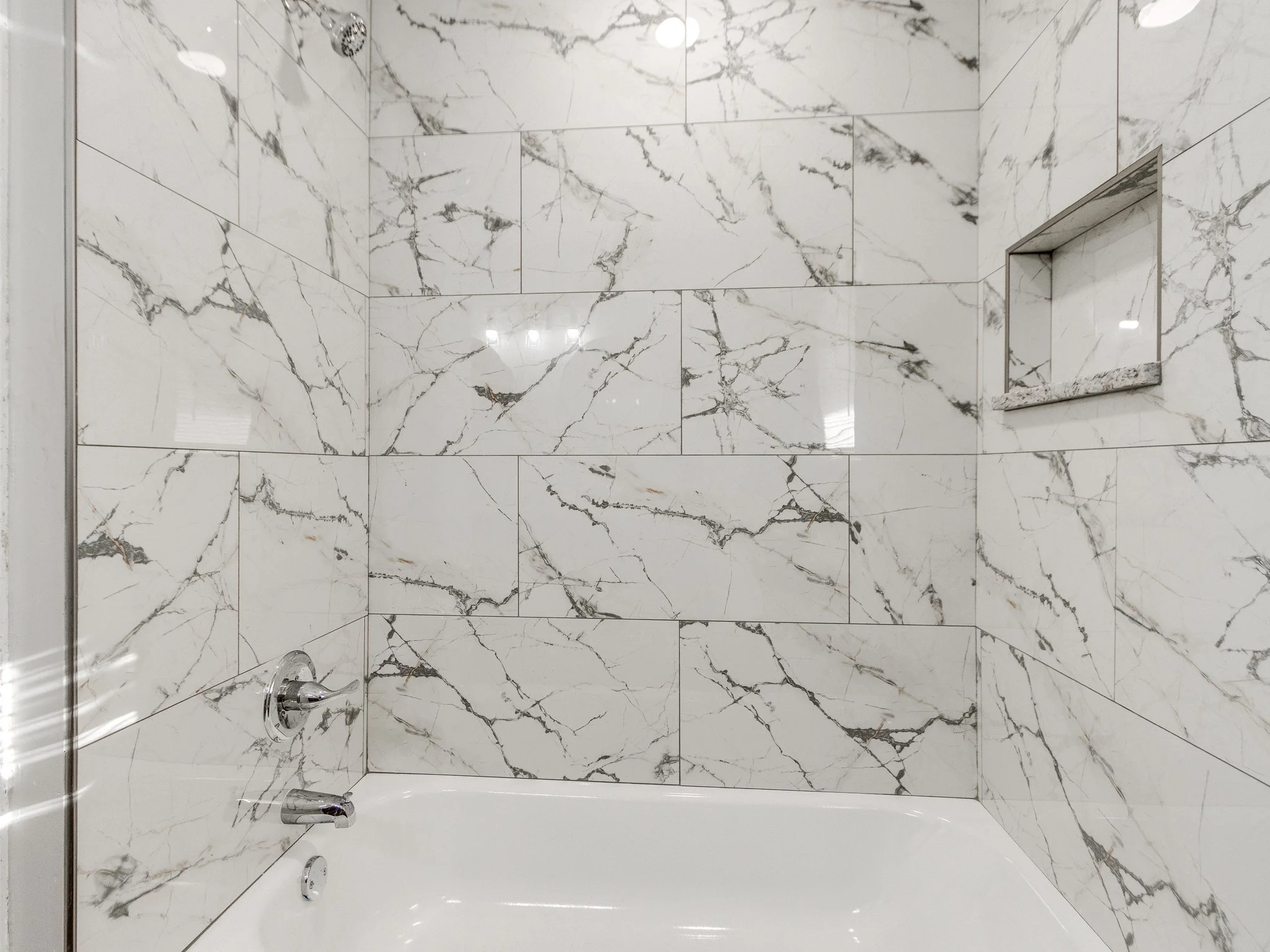22-web-or-mls-421 Foreman Ave-22.jpg