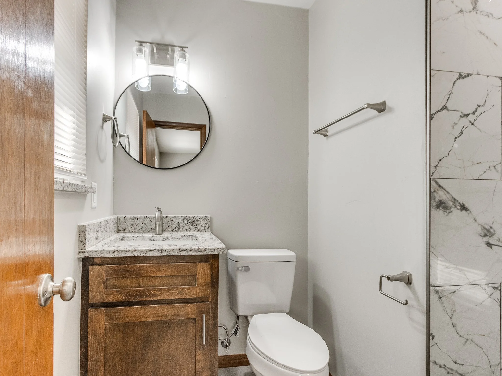 27-web-or-mls-421 Foreman Ave-27.jpg