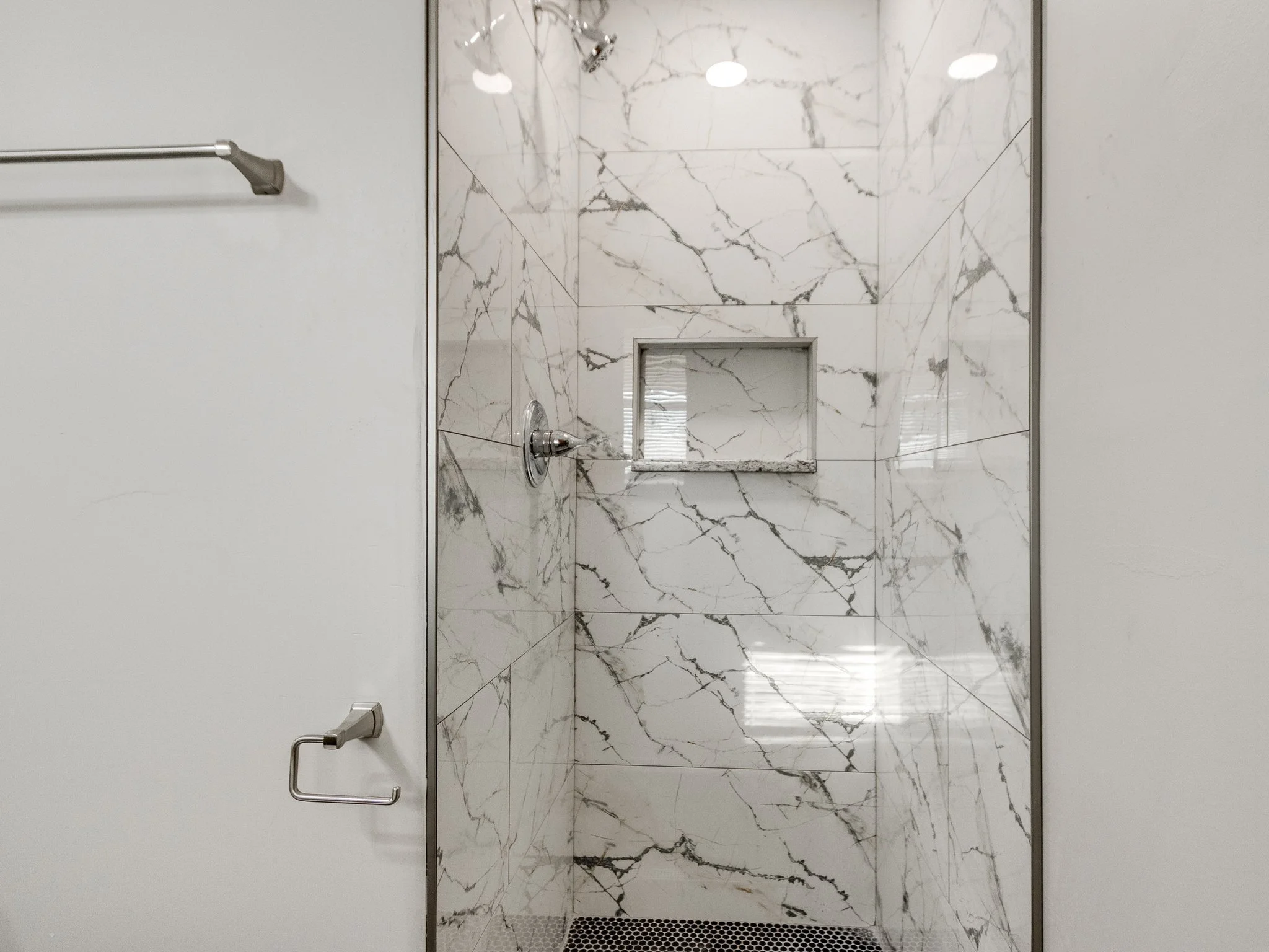 28-web-or-mls-421 Foreman Ave-28.jpg
