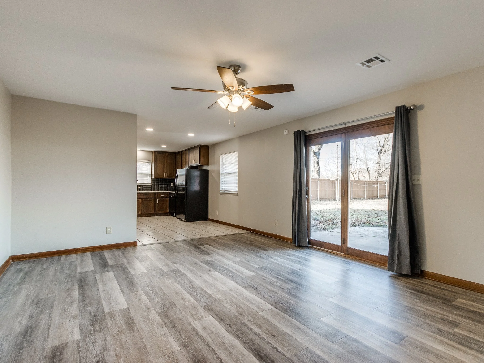37-web-or-mls-421 Foreman Ave-37.jpg