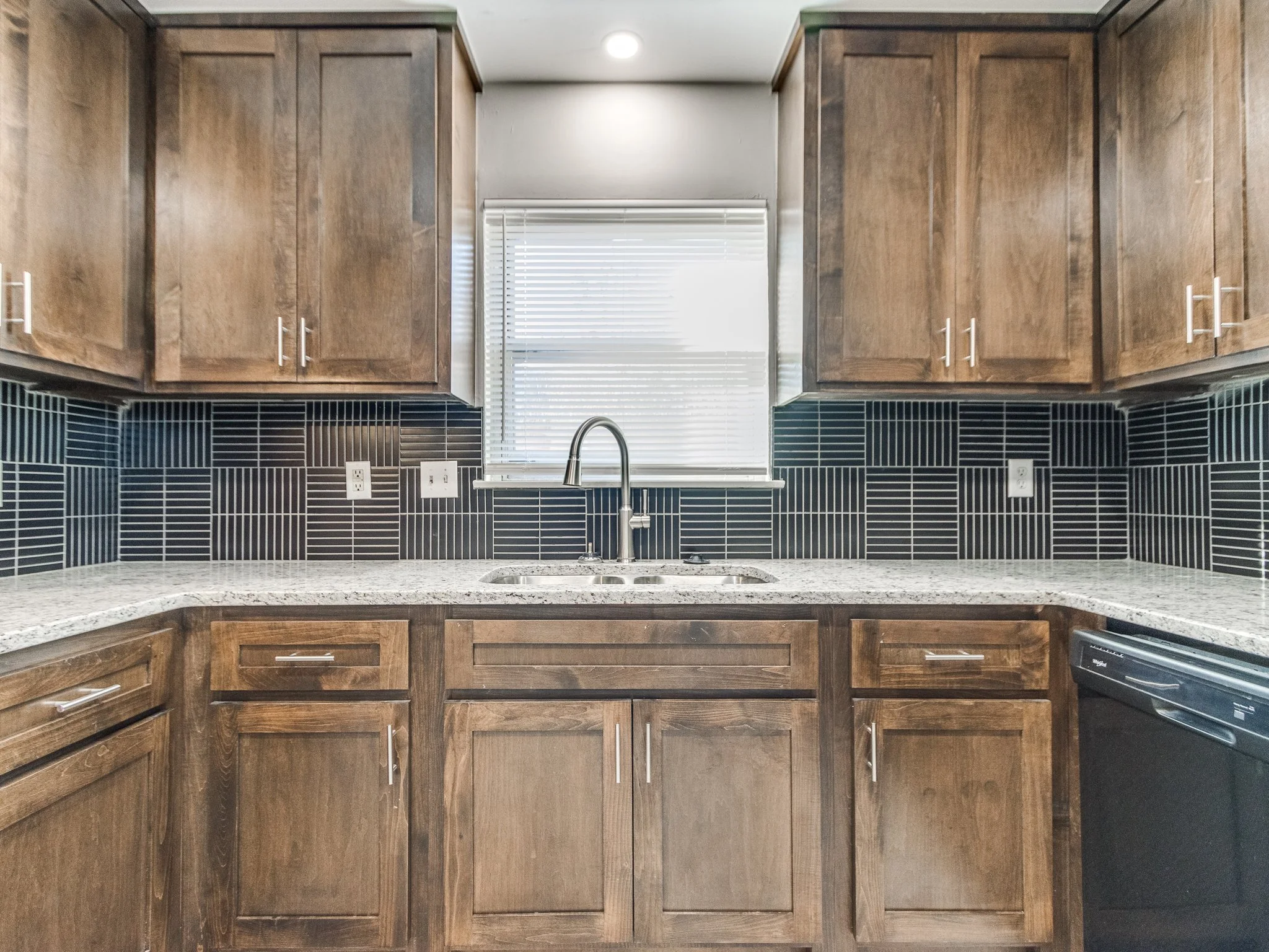 45-web-or-mls-421 Foreman Ave-45.jpg