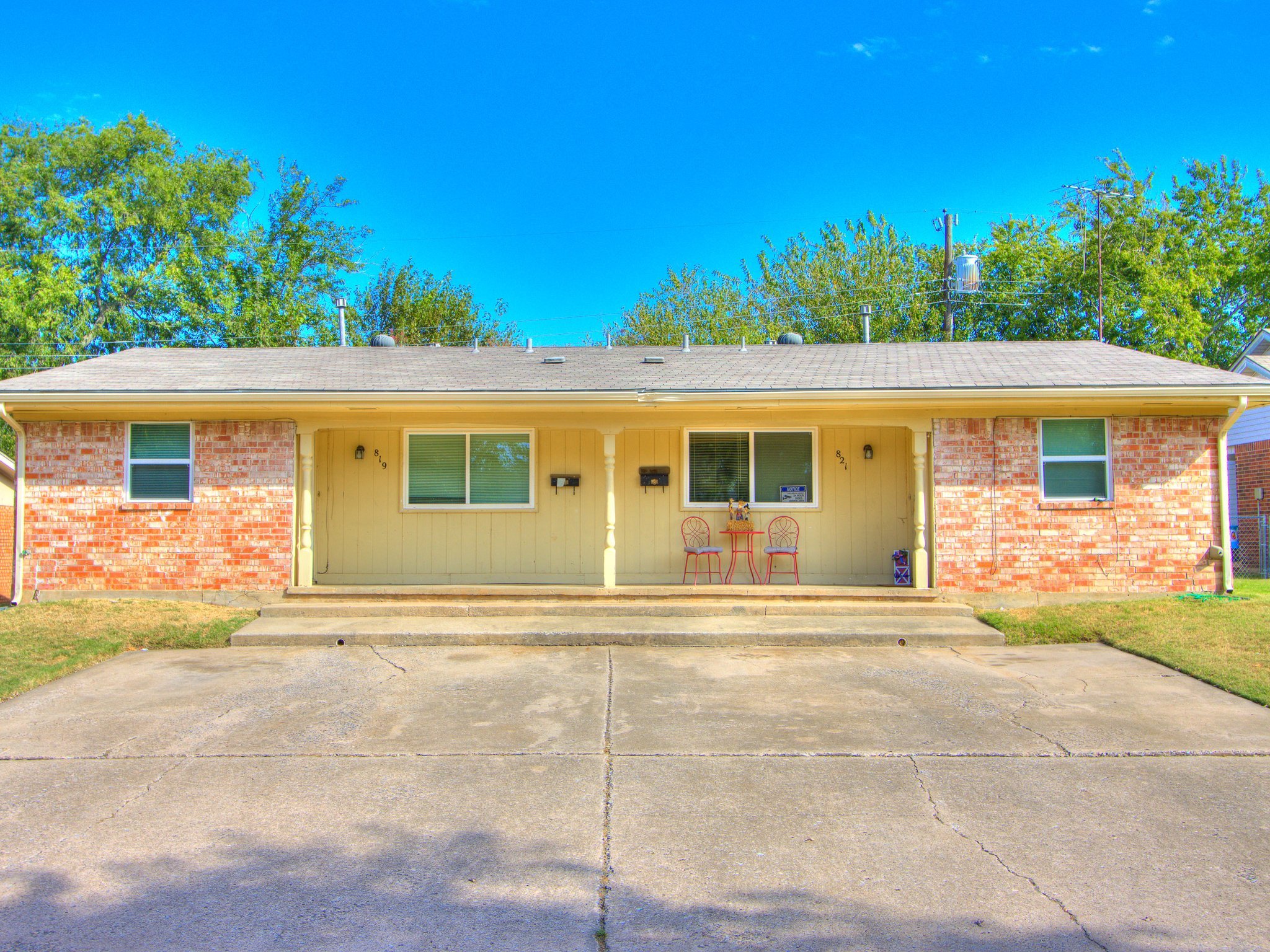 2-web-or-mls-819 Russell Cir-MLS-2.jpg