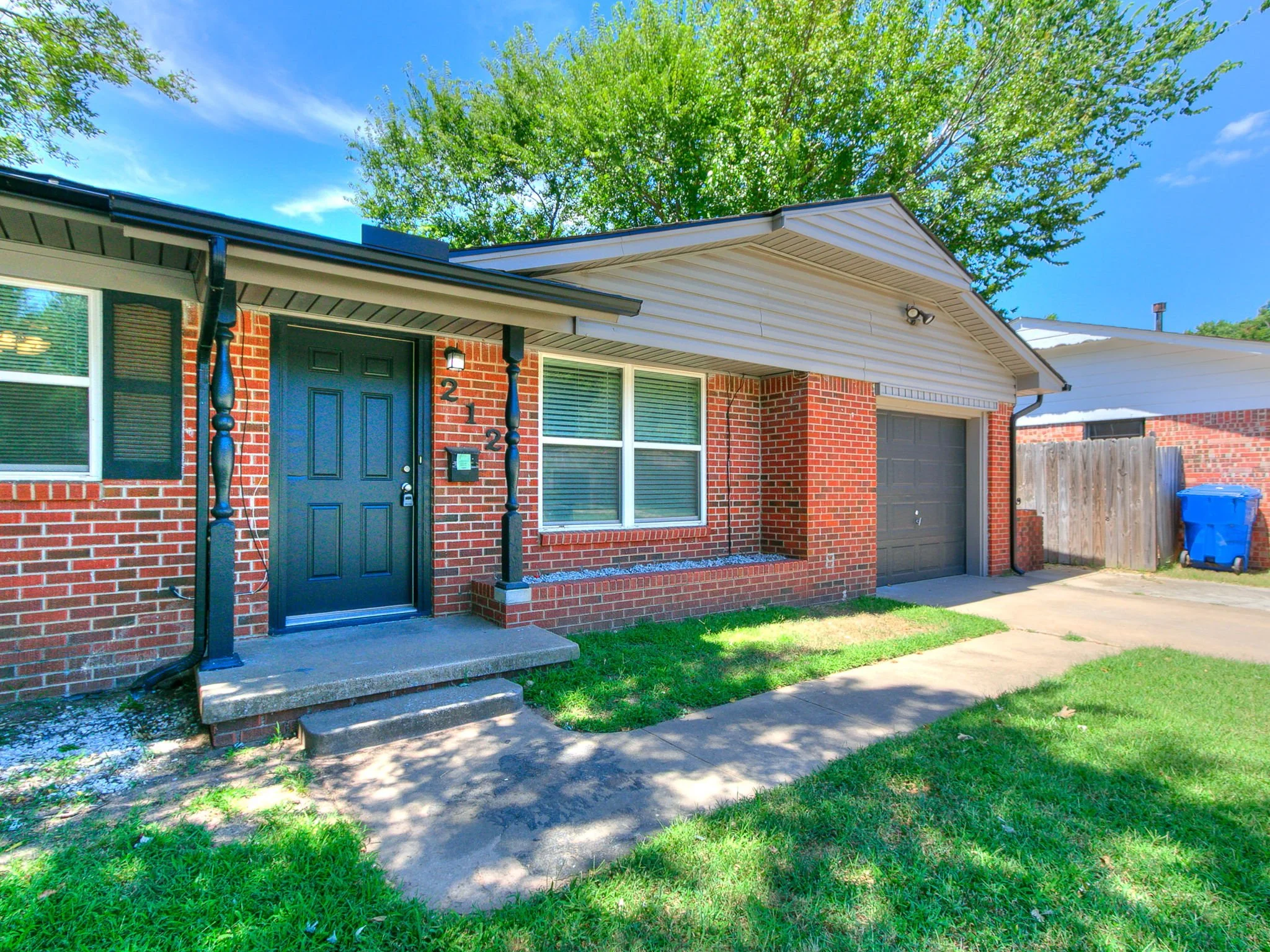 8-web-or-mls-212 S Mercedes Dr.jpg