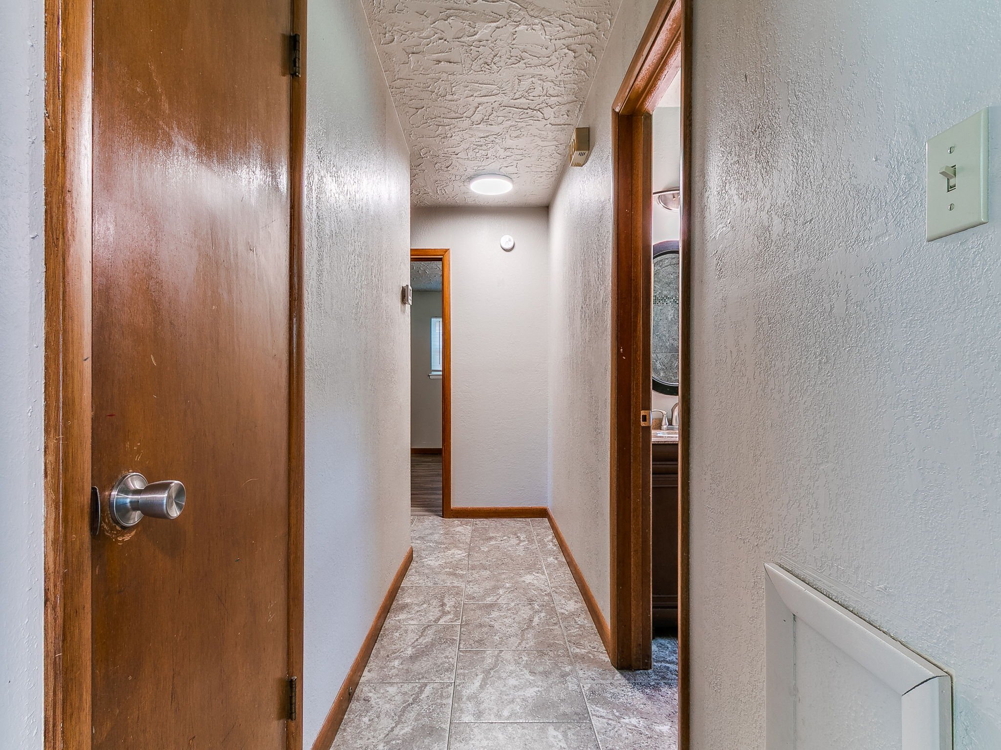 39-web-or-mls-212 S Mercedes Dr-43.jpg