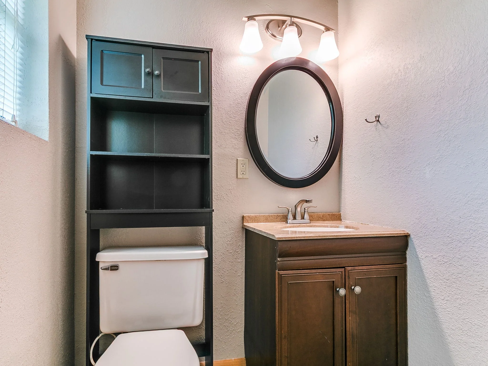 48-web-or-mls-212 S Mercedes Dr-52.jpg