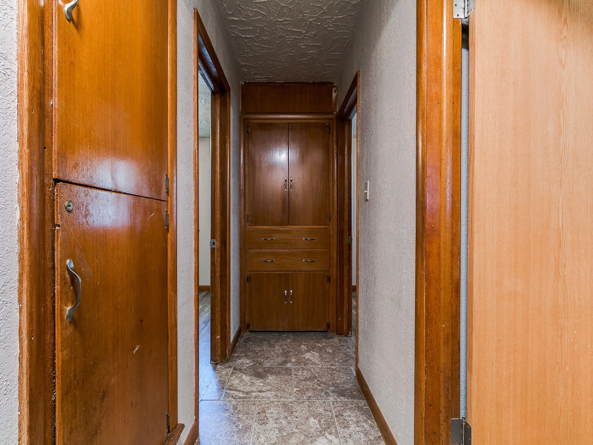 50-web-or-mls-212 S Mercedes Dr-54.jpg