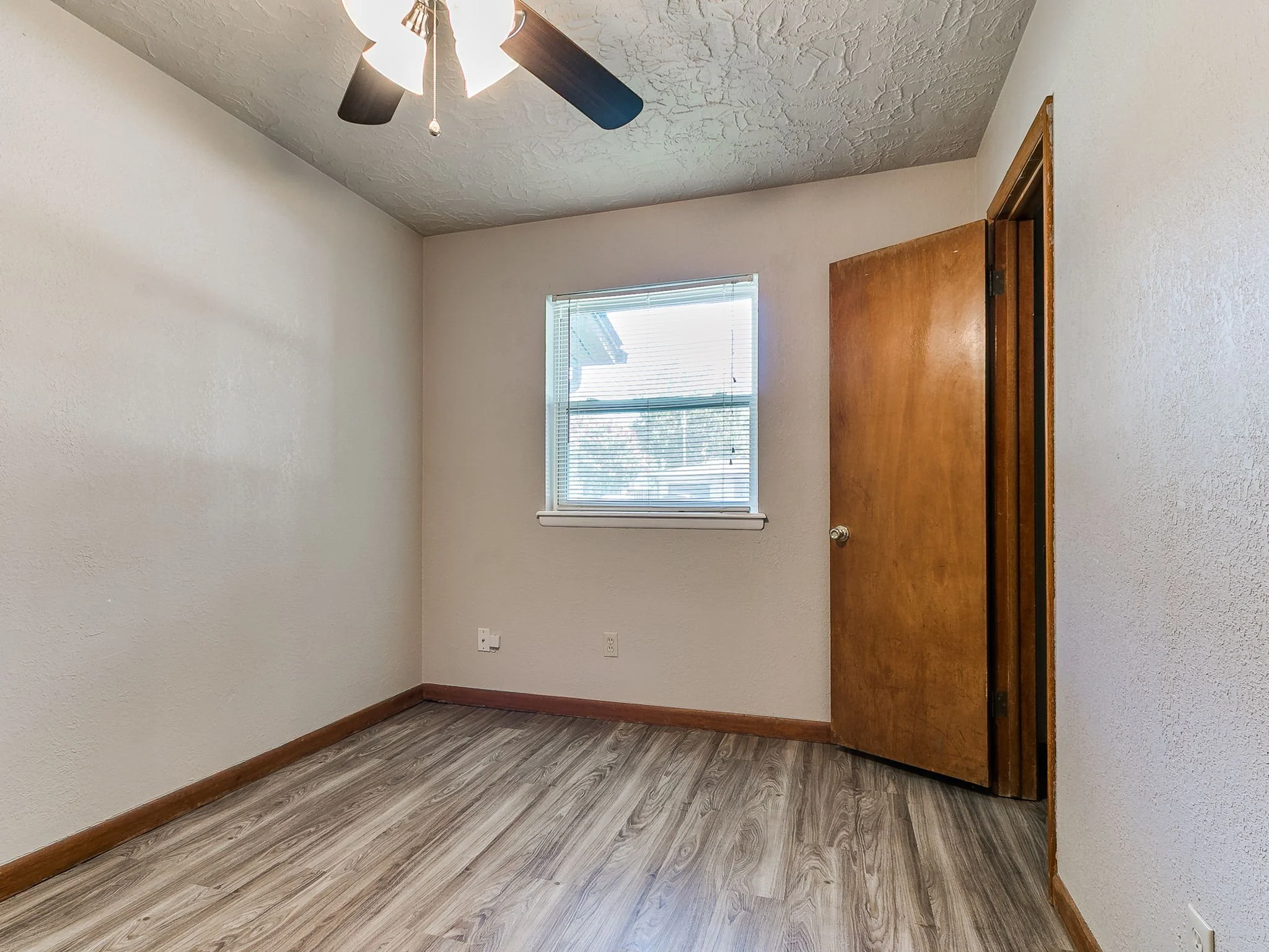 52-web-or-mls-212 S Mercedes Dr-56.jpg