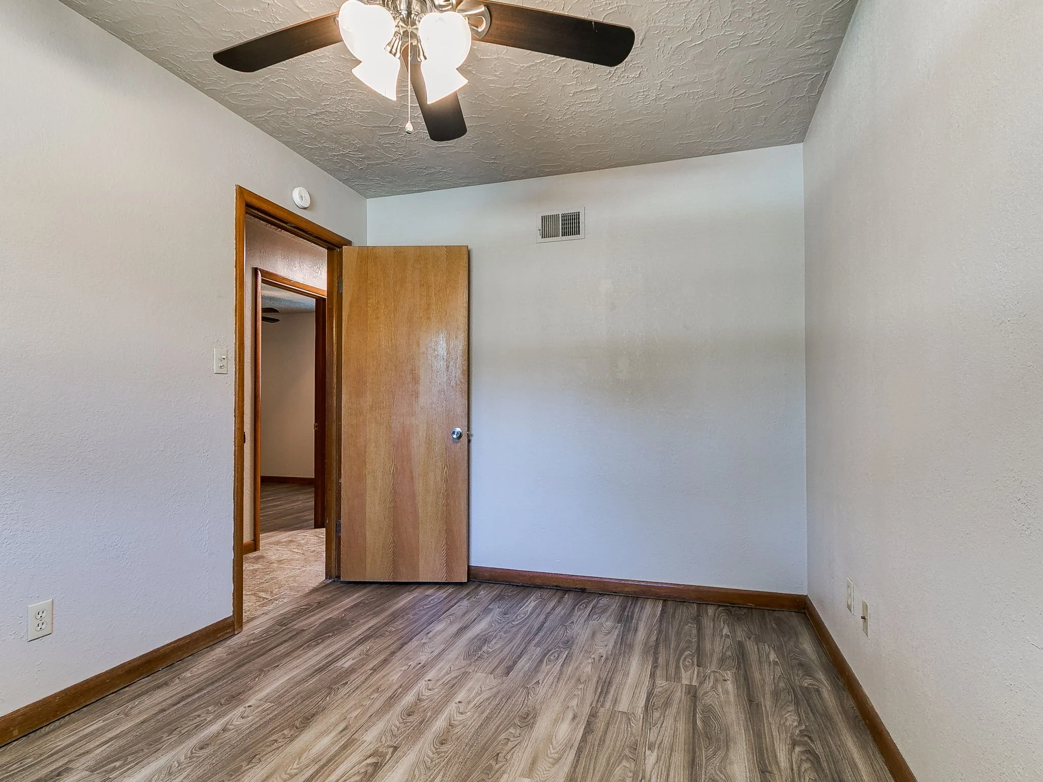 53-web-or-mls-212 S Mercedes Dr-57.jpg