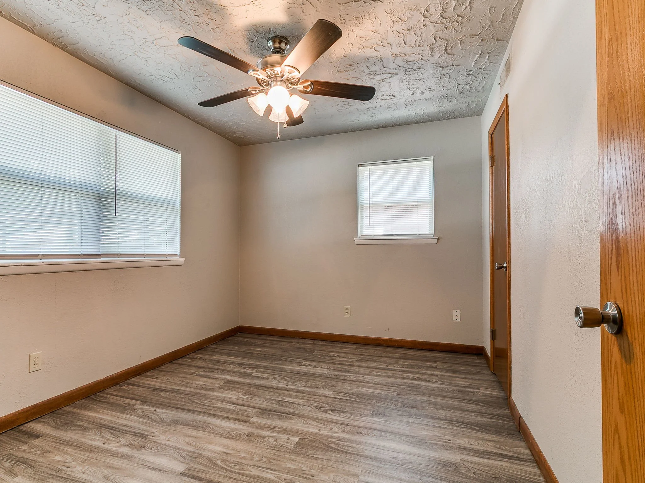 54-web-or-mls-212 S Mercedes Dr-58.jpg