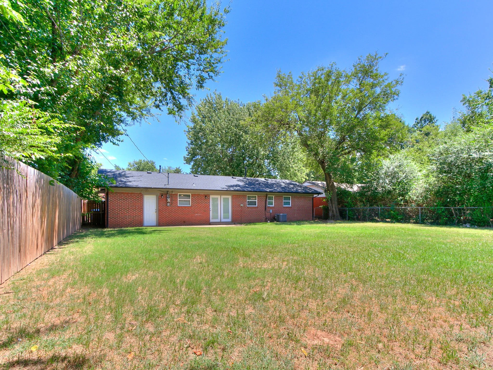 58-web-or-mls-212 S Mercedes Dr-11.jpg