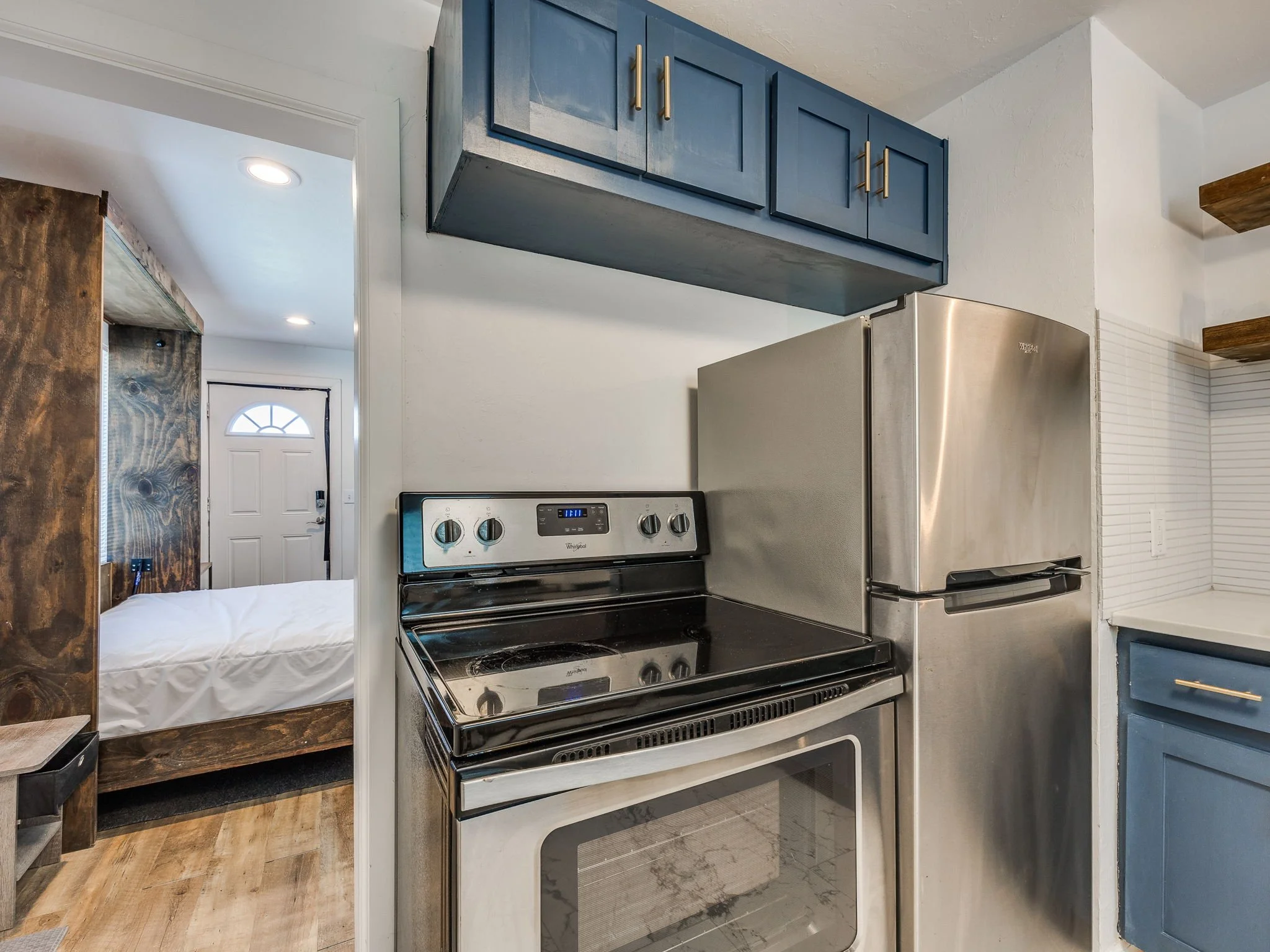 1-web-or-mls-217 E Daws St 1-10.jpg