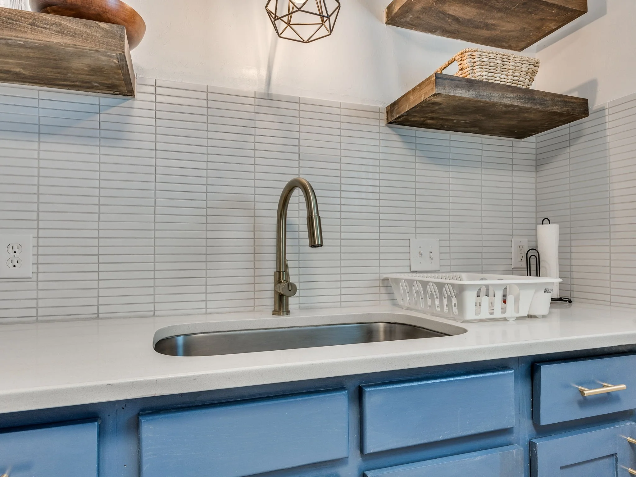 2-web-or-mls-217 E Daws St 1-11.jpg