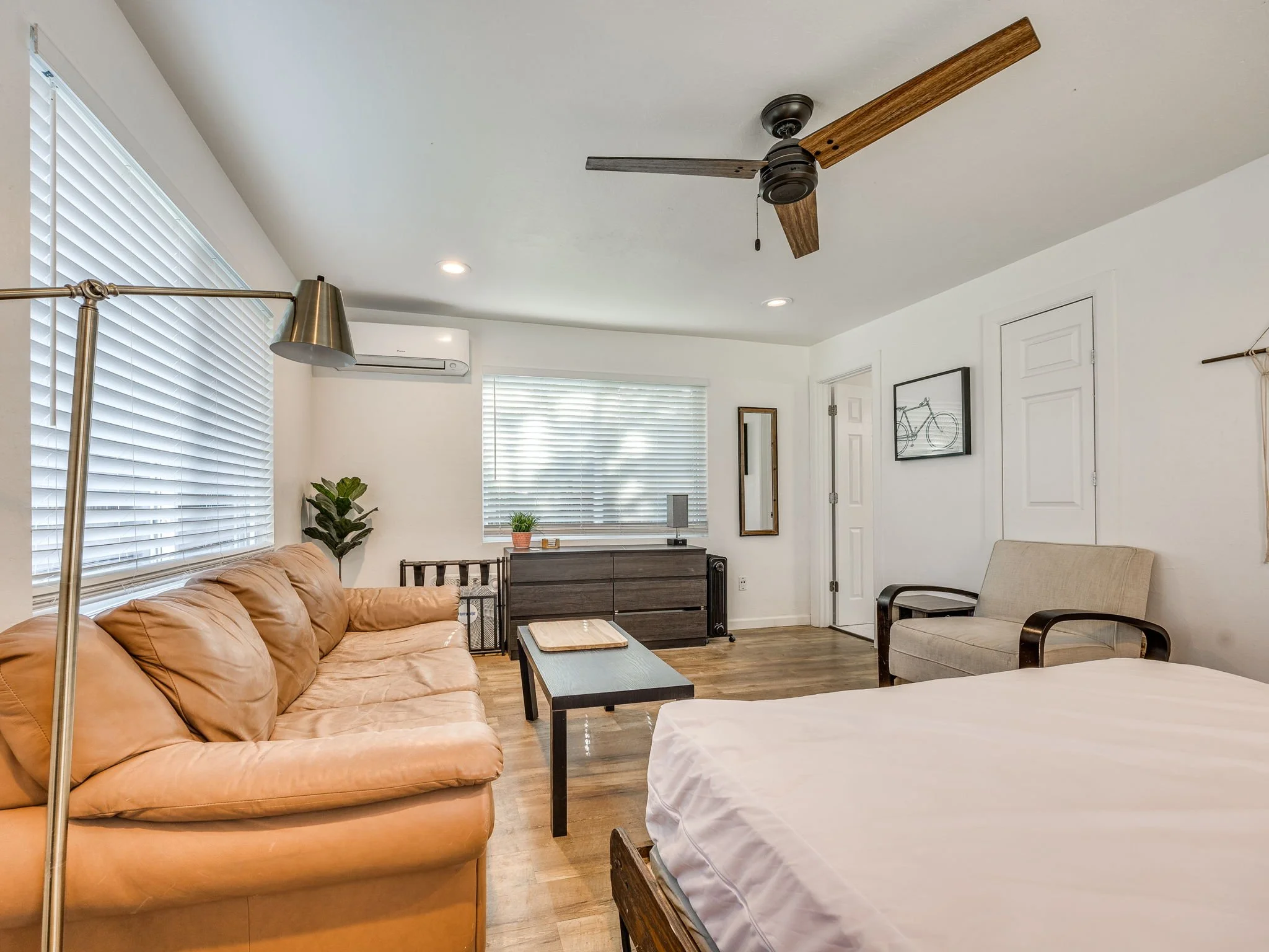 4-web-or-mls-217 E Daws St 1-13.jpg