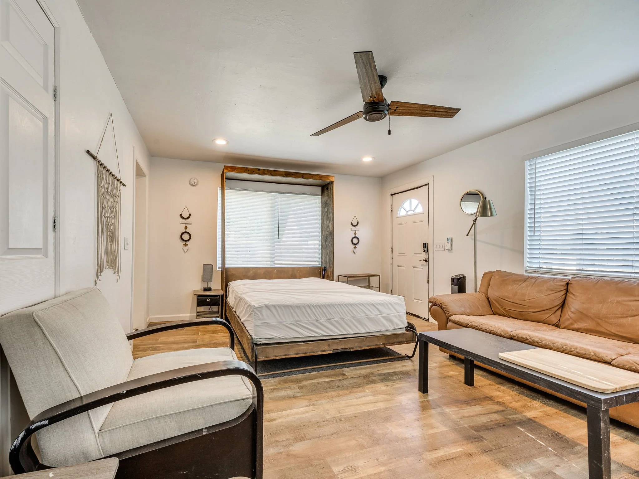 6-web-or-mls-217 E Daws St 1-15.jpg