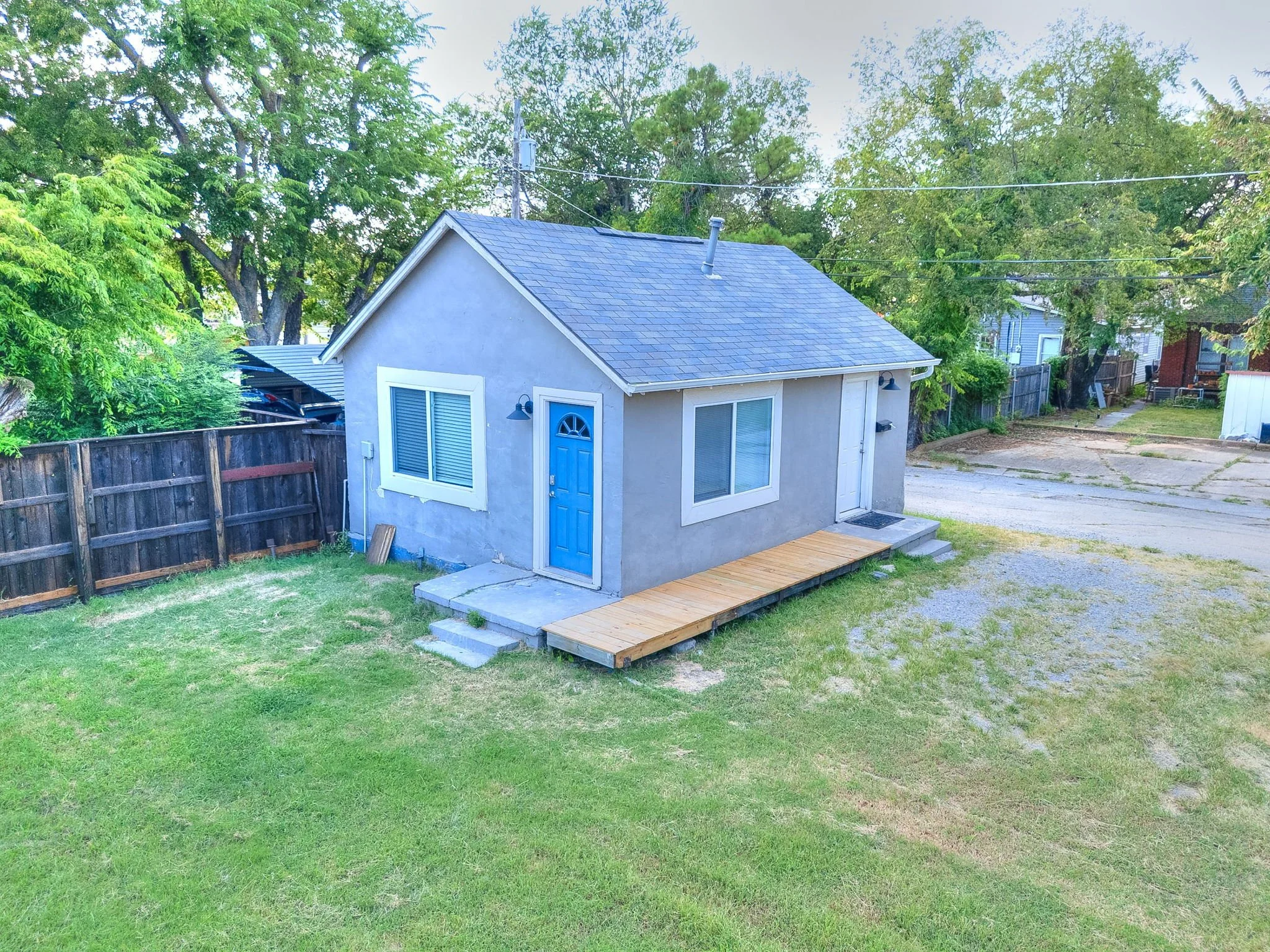 10-web-or-mls-217 E Daws St 1-19.jpg